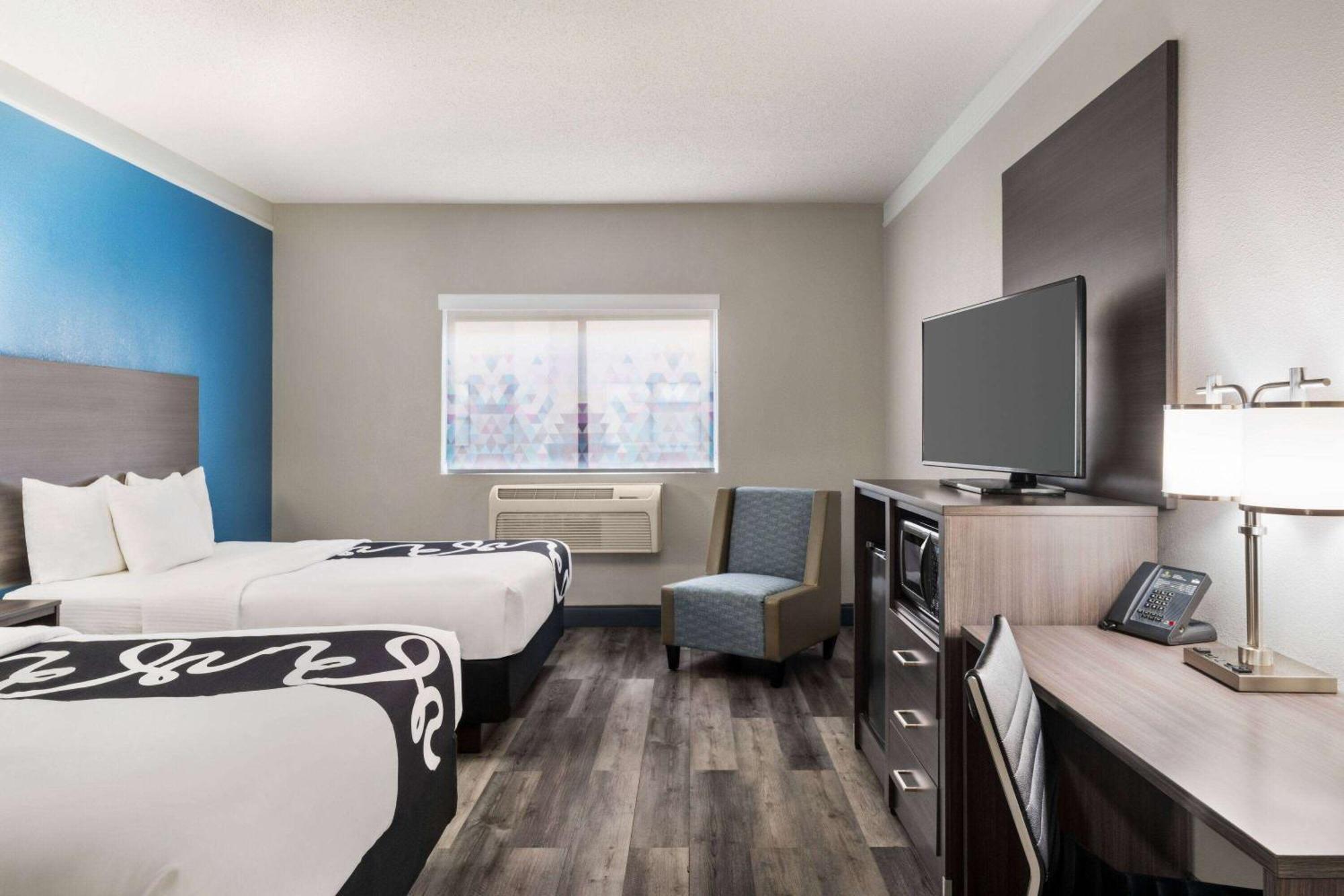 Deluxe Queen Room Two Queen Beds Non-Smoking