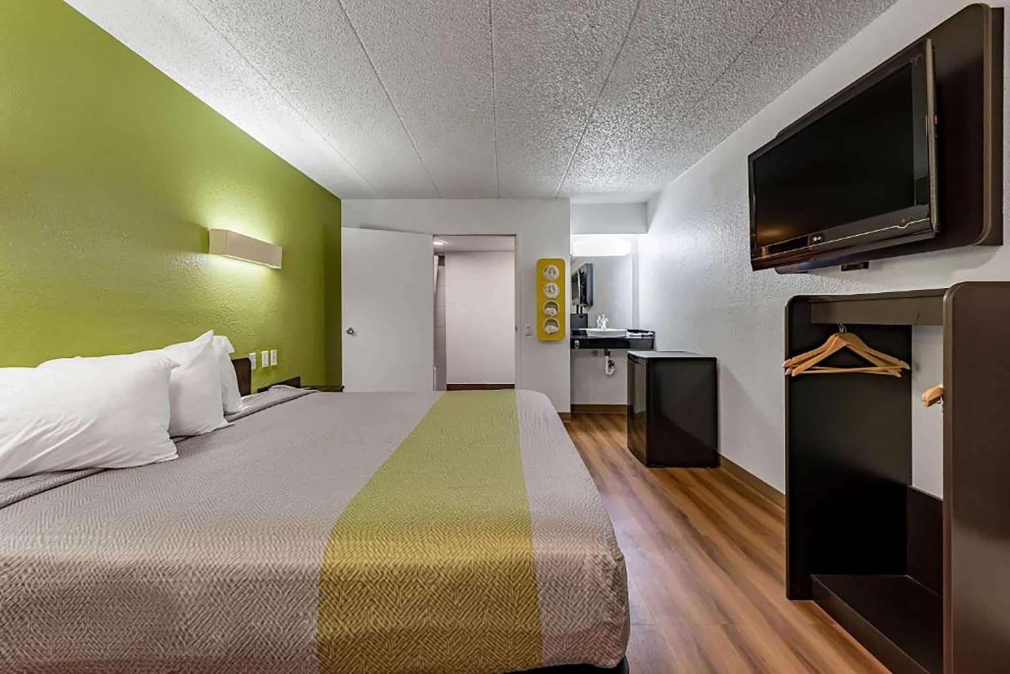 King Room - Non-Smoking