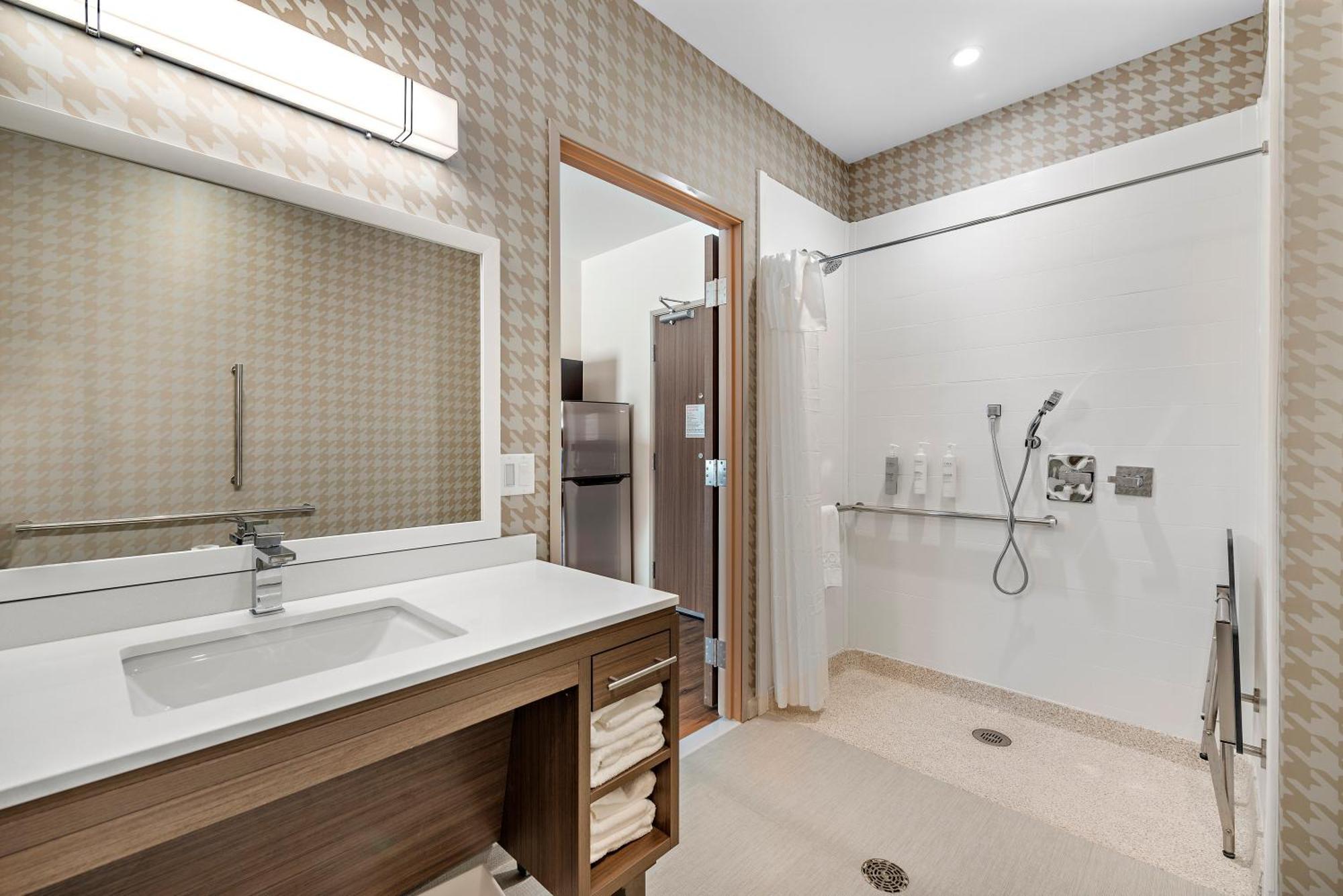King Studio Suite with Roll-In Shower - Mobility Accessible