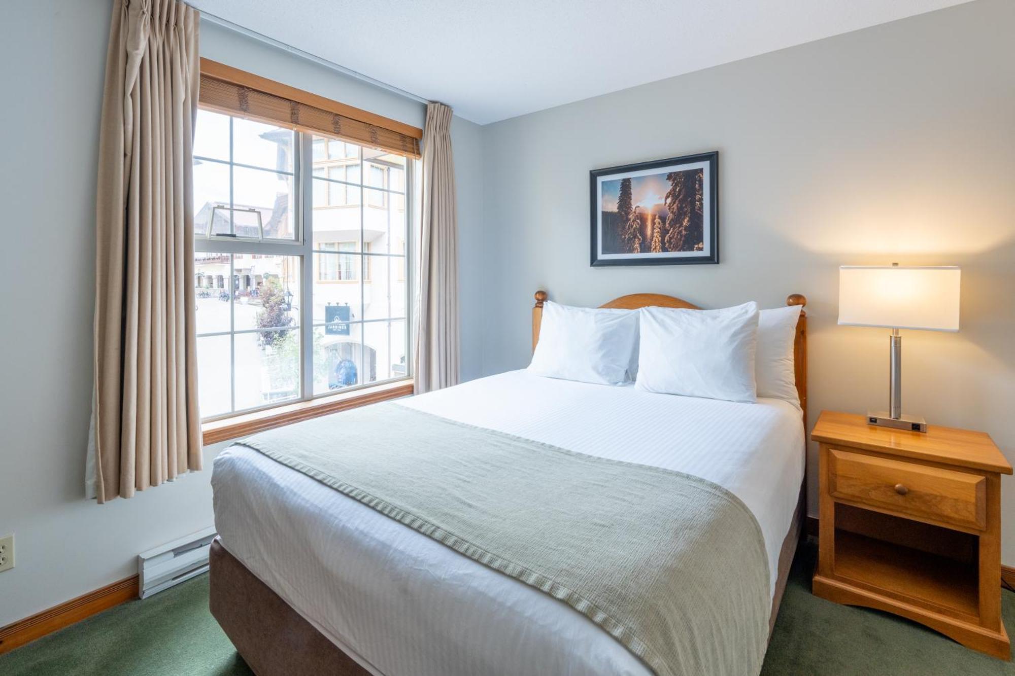 Premium One Bedroom Suite Two Queens