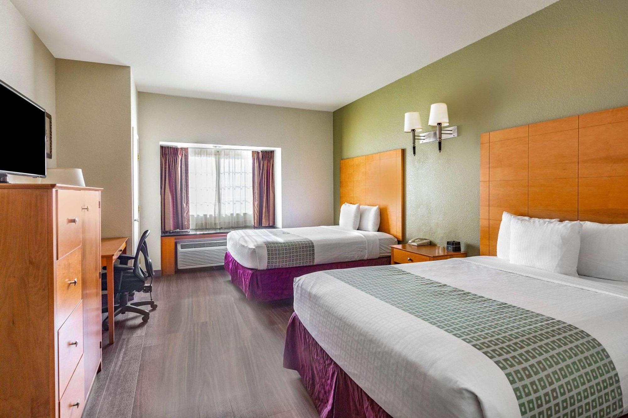Deluxe Queen Room with Two Queen Beds, Mobility/Hearing Impaired Access and Roll-In Shower - Non-Smoking