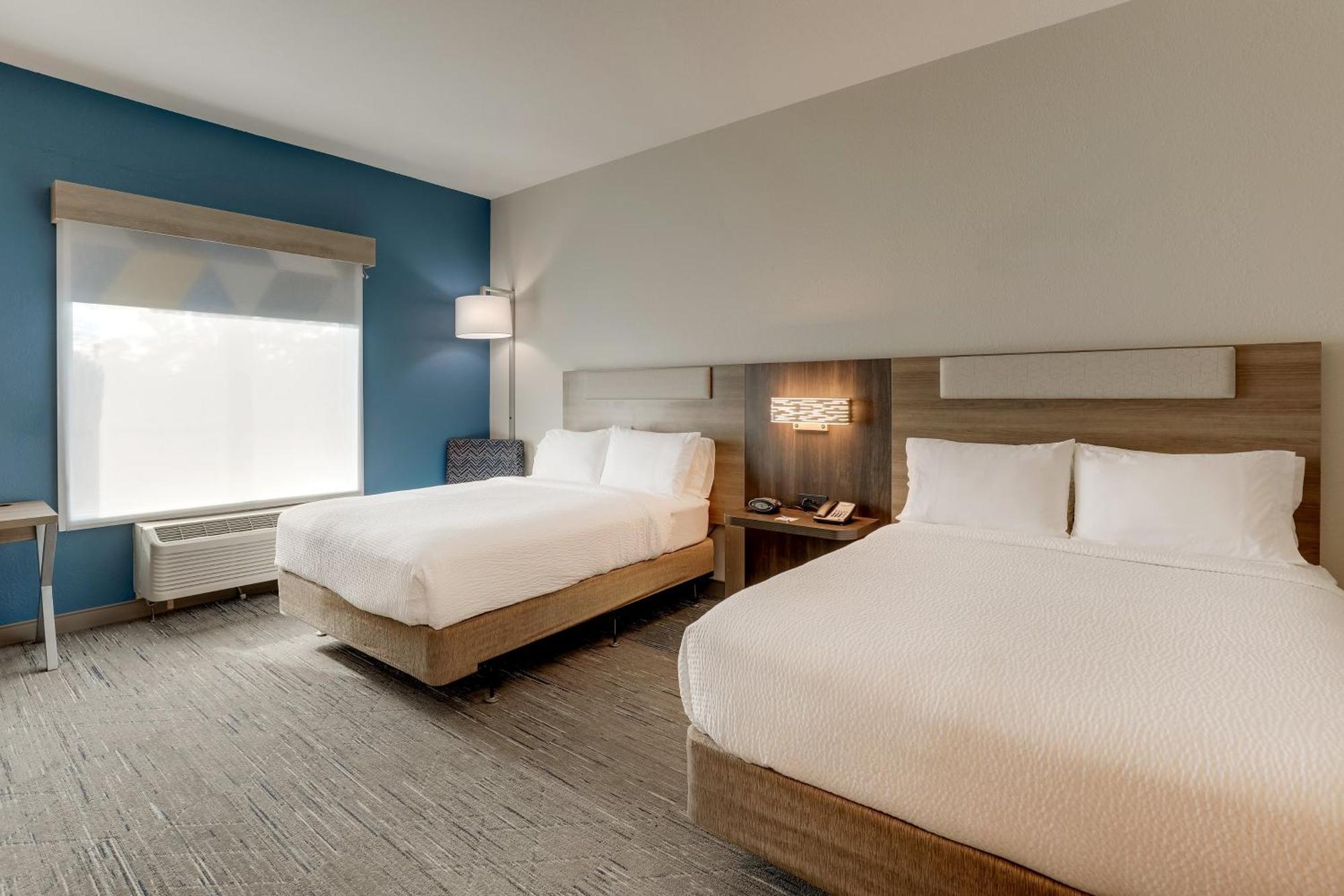 Standard Queen Room with Two Queen Beds - Communications Accessible