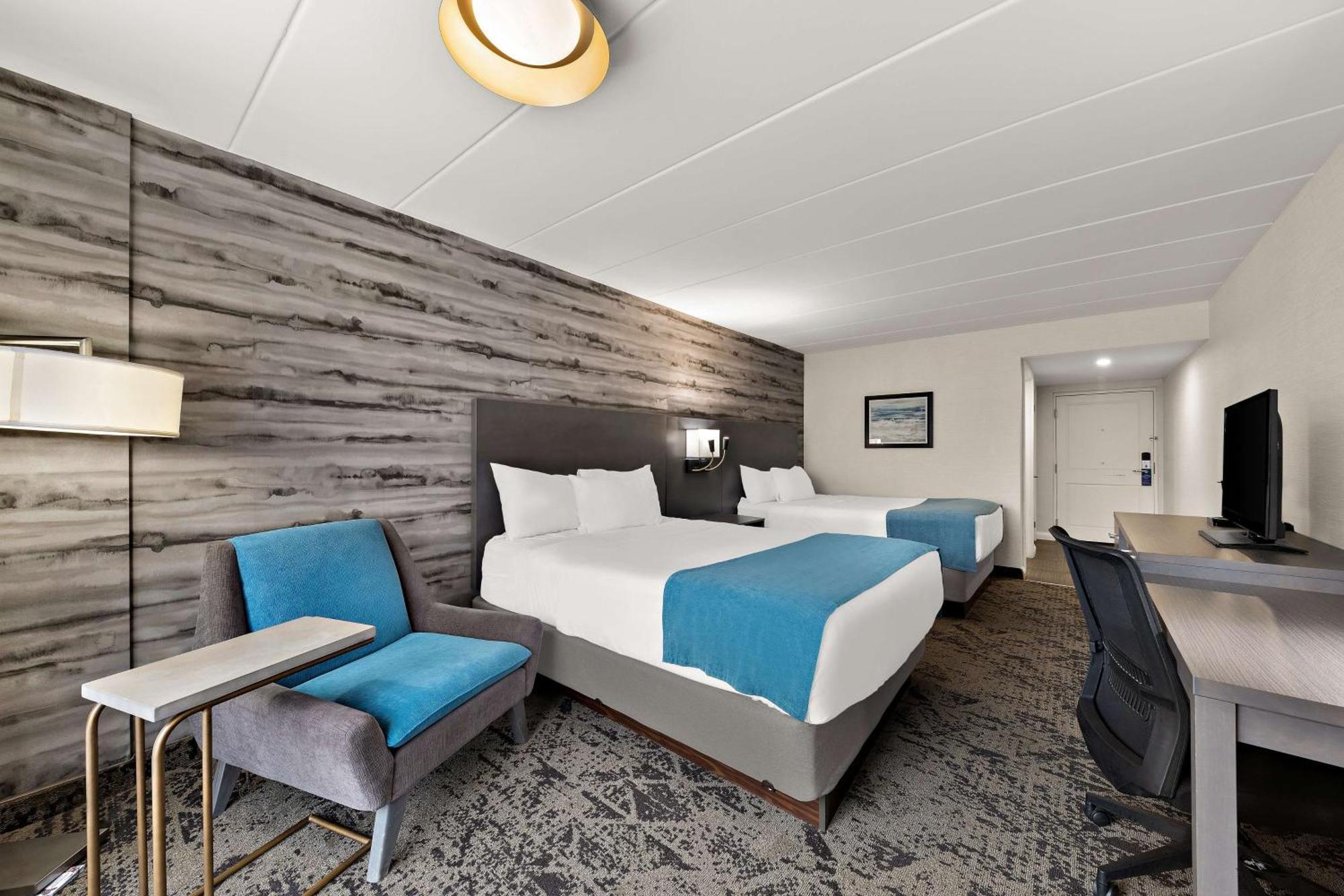 Queen Room Two Queen Beds Roll Shower Mobility Accessible or Non-Smoking