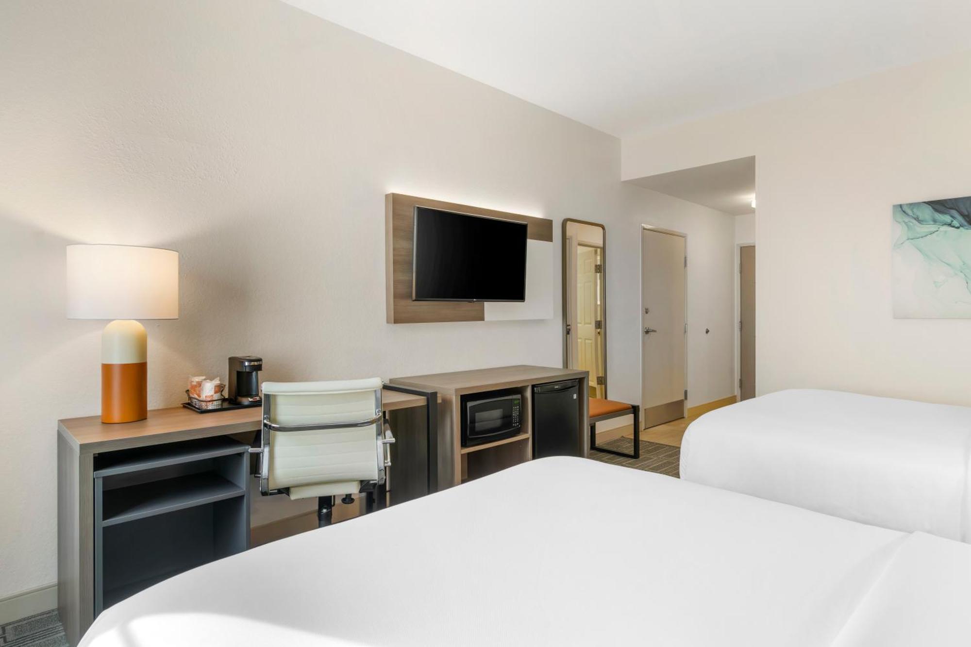 Queen Room with Two Queen Beds - Accessible/Non-Smoking