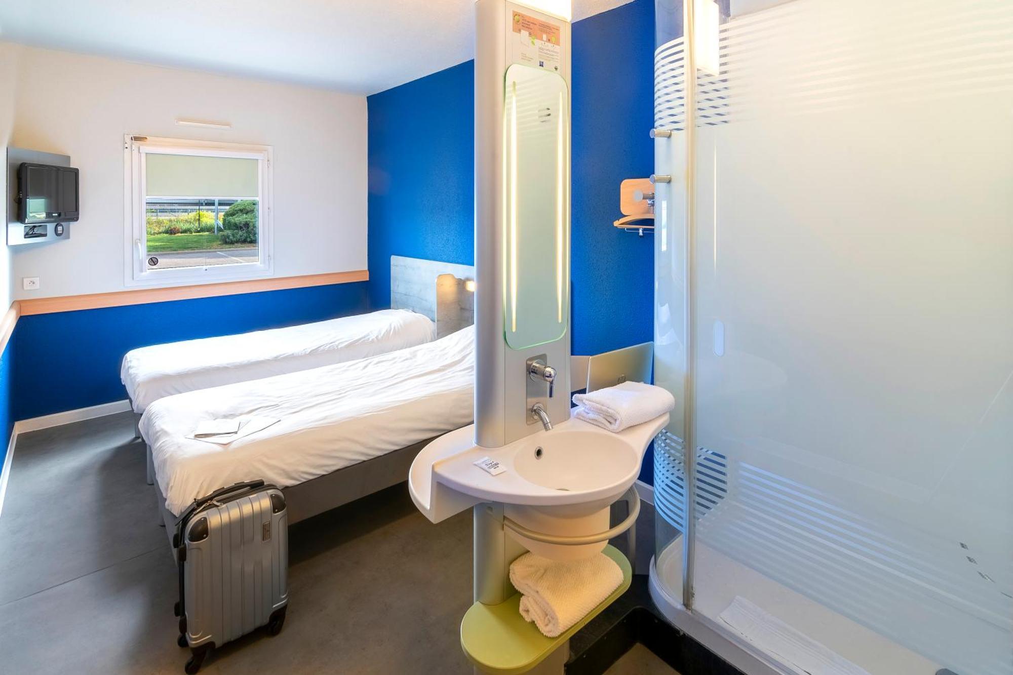 Twin Room,1538707963:JPEG