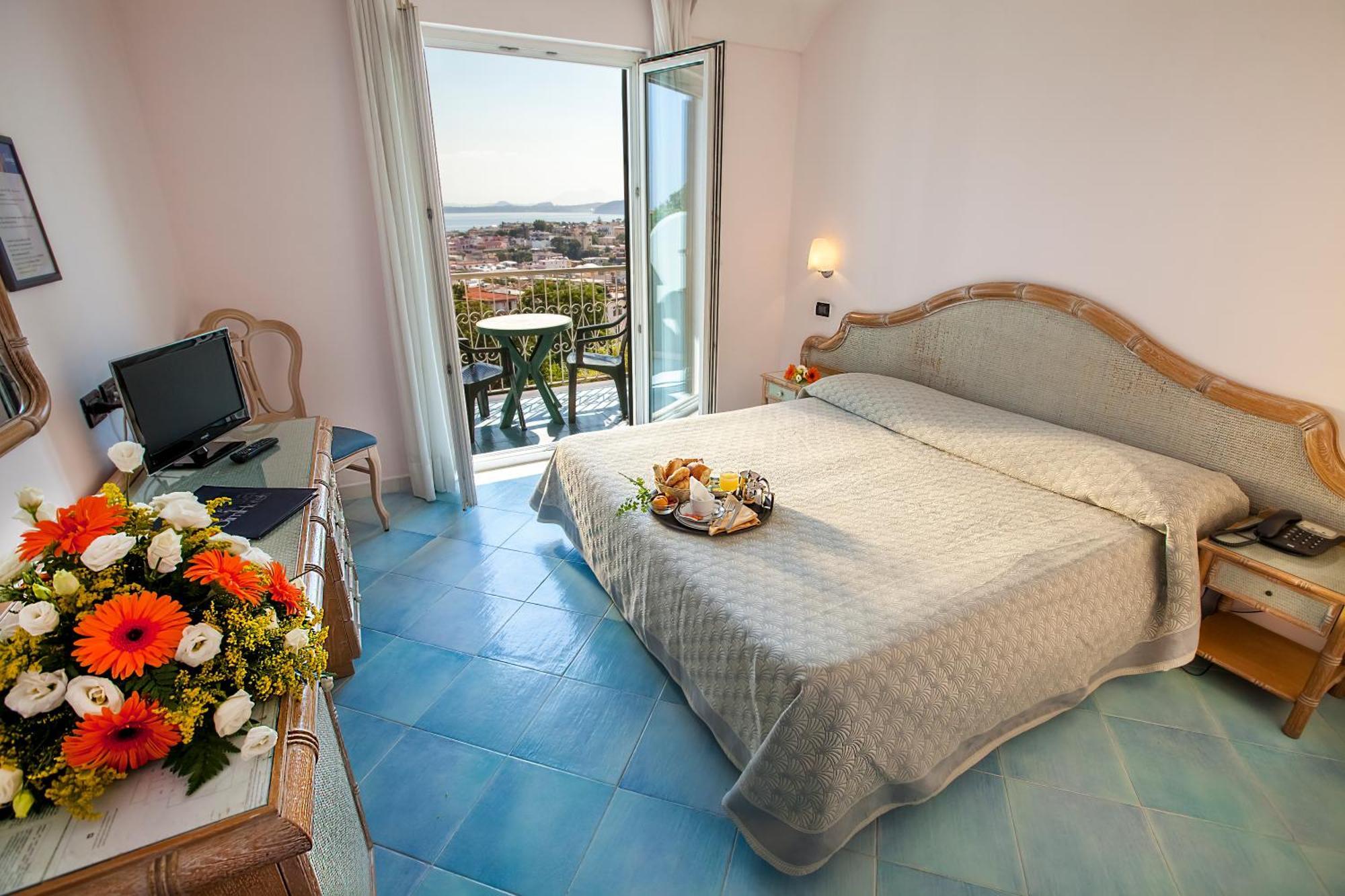 Double or Twin Room Sea View