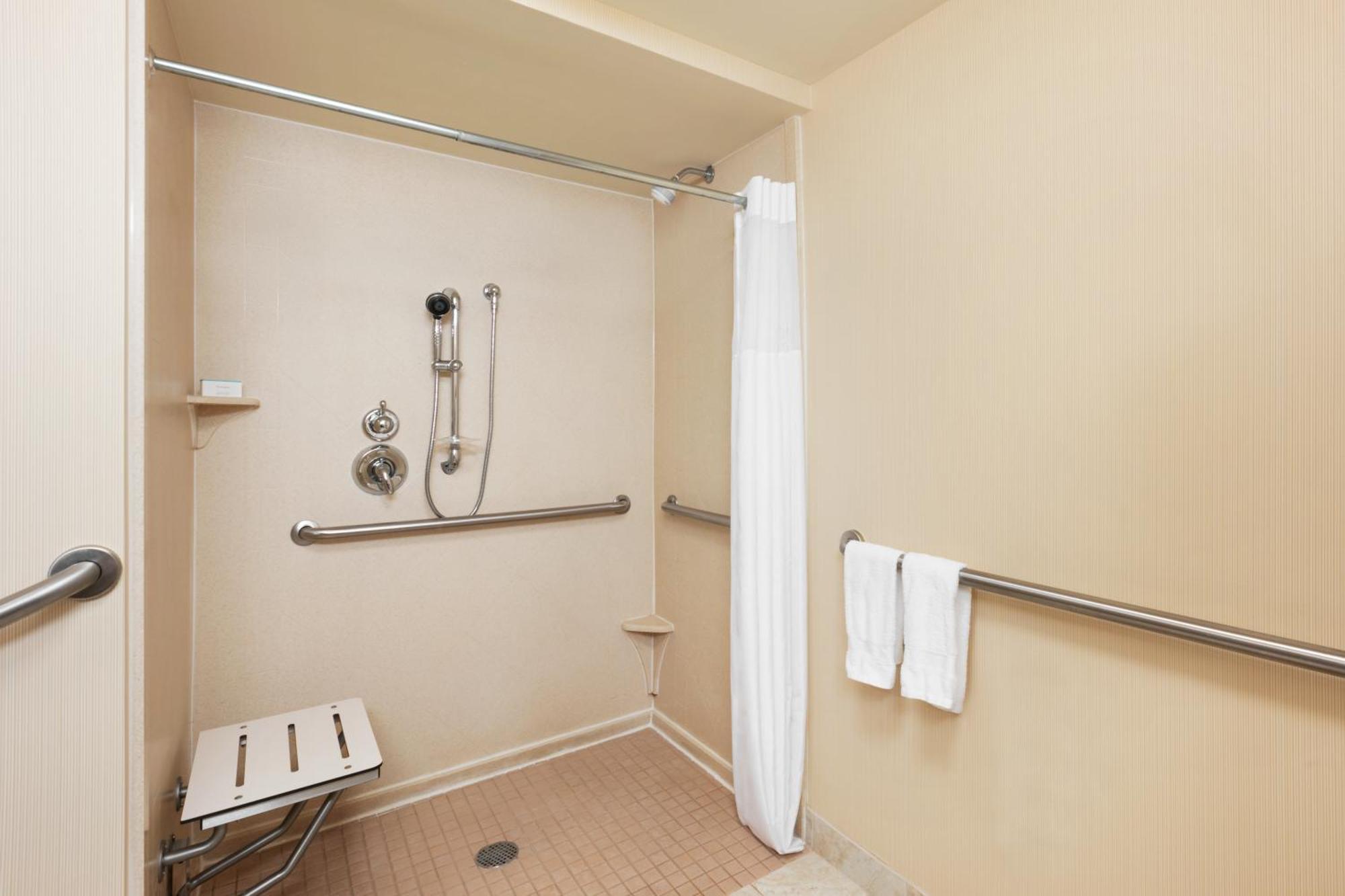 King Room with Roll-In Shower - Mobility Access/Non-Smoking