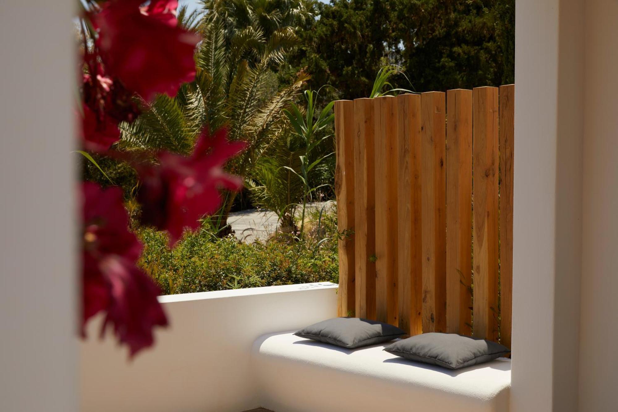 Superior Beachfront Bungalow,1538975950:JPEG
