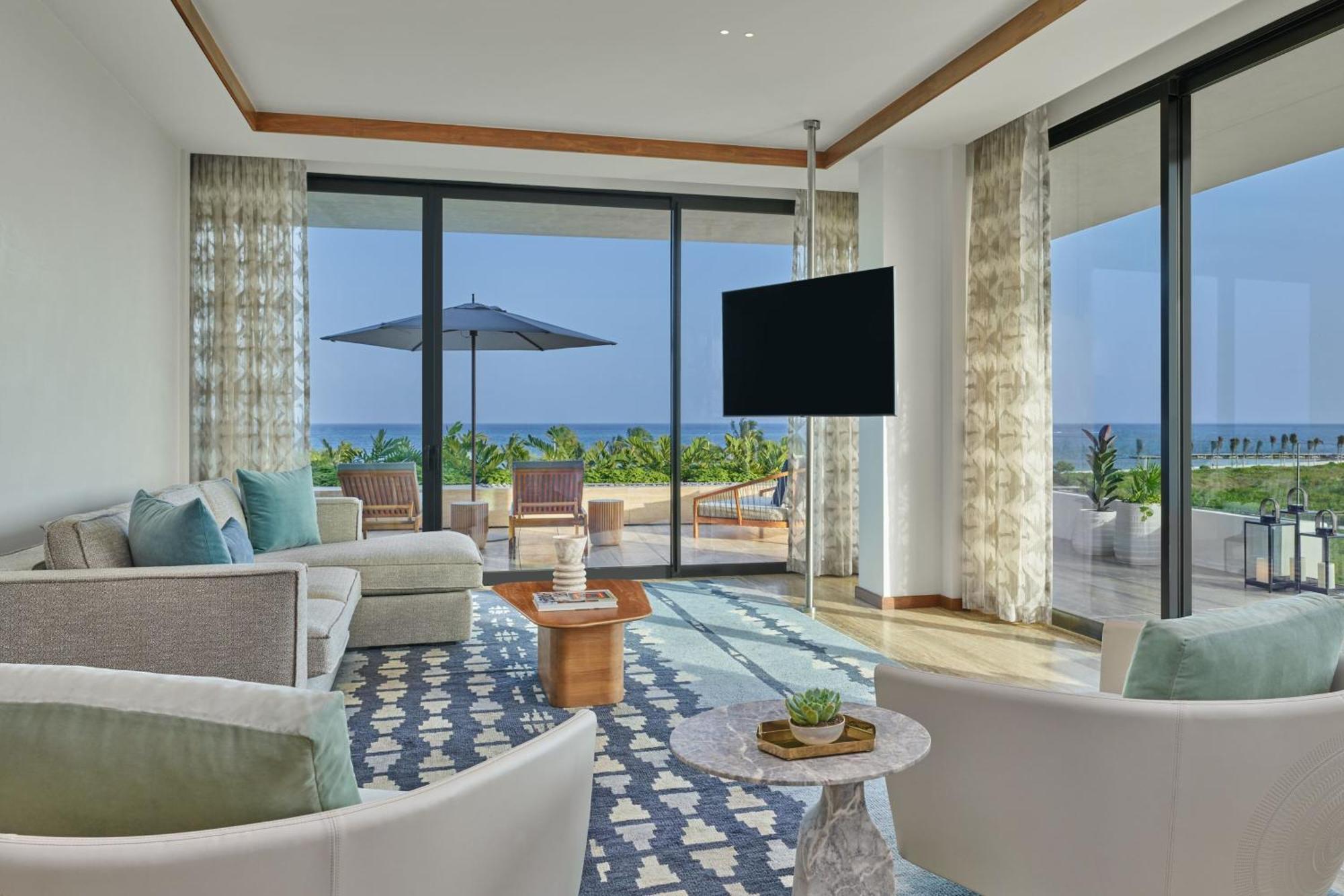 Caroline Astor Corner King Suite Ocean View
