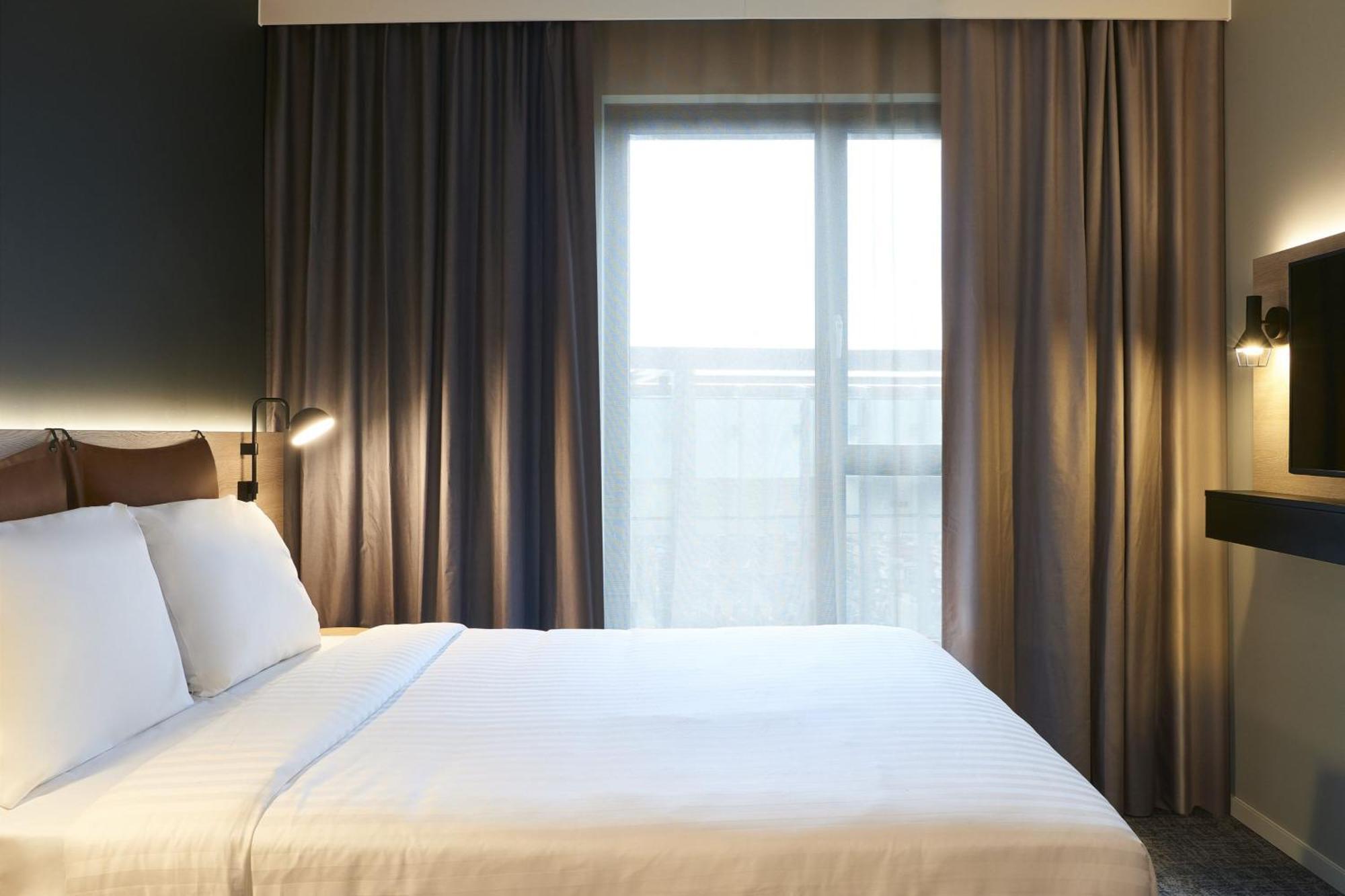 Moxy Lookout Queen Room - High Floor