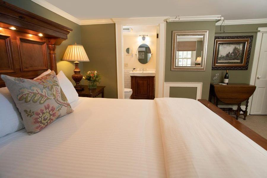 Standard Queen Room