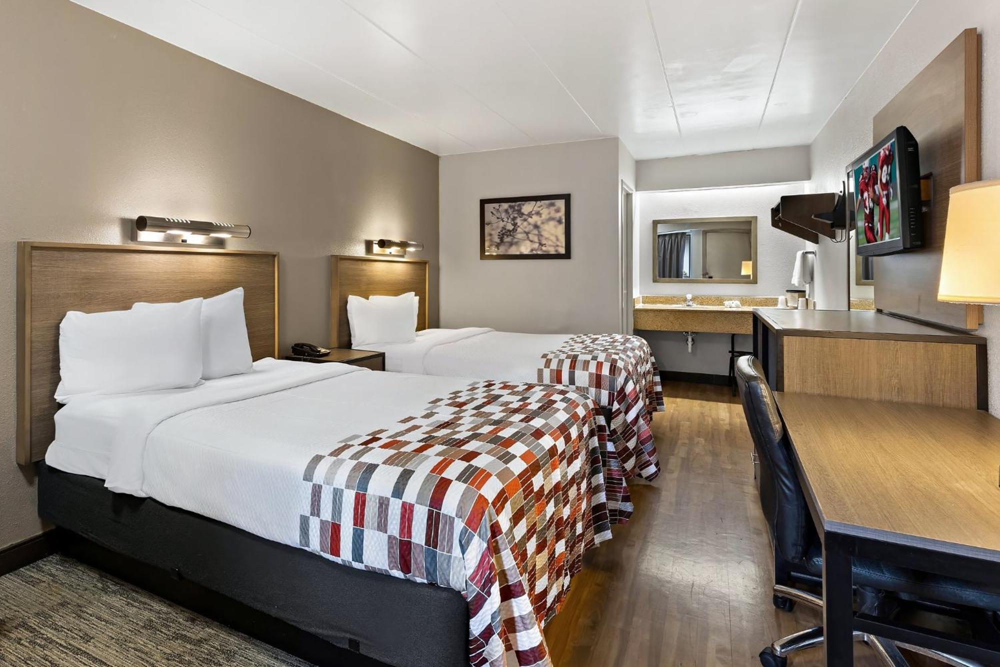 Deluxe Room Two Double Beds Smoke