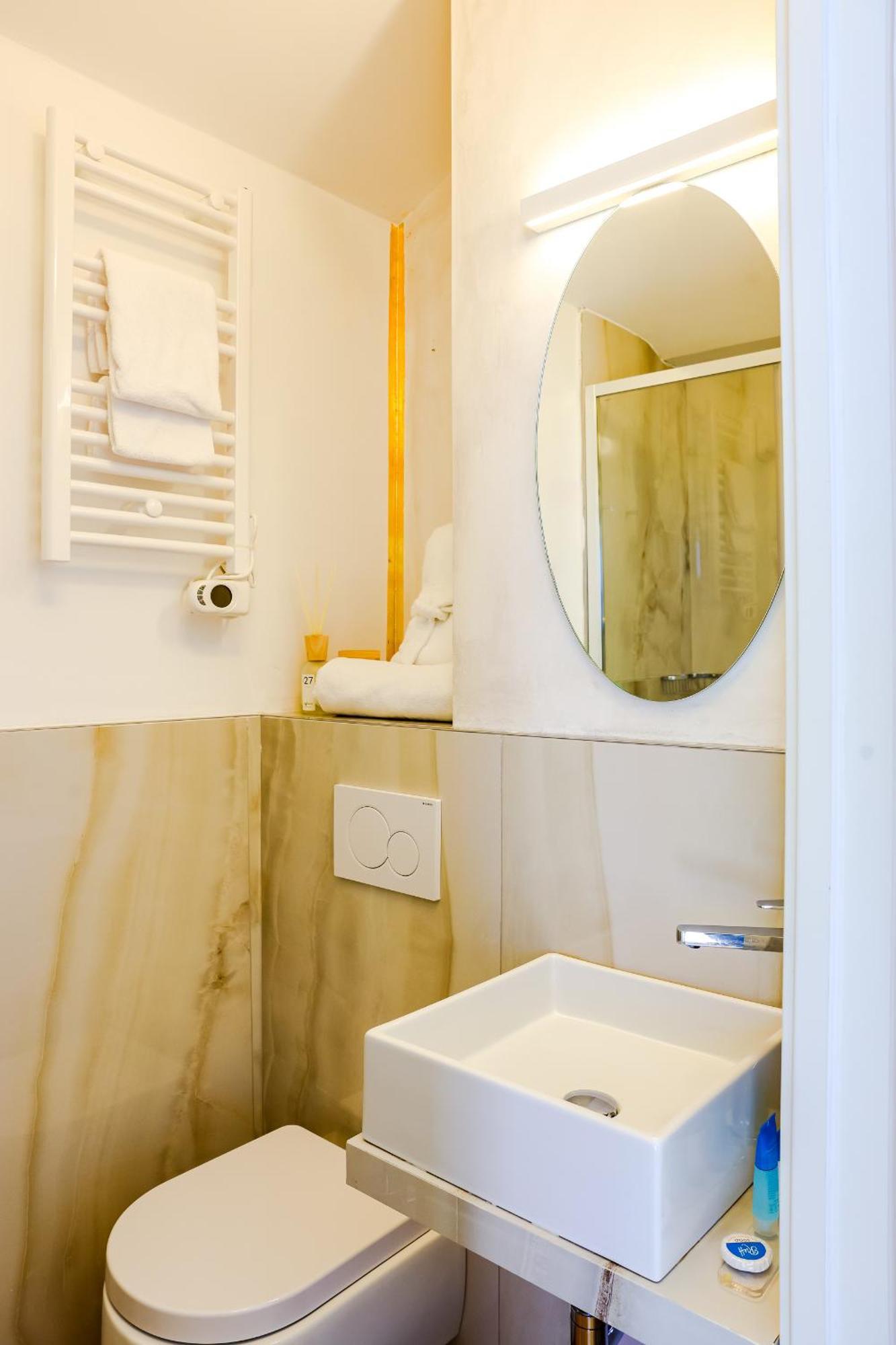 Single Room,1539934351:JPEG
