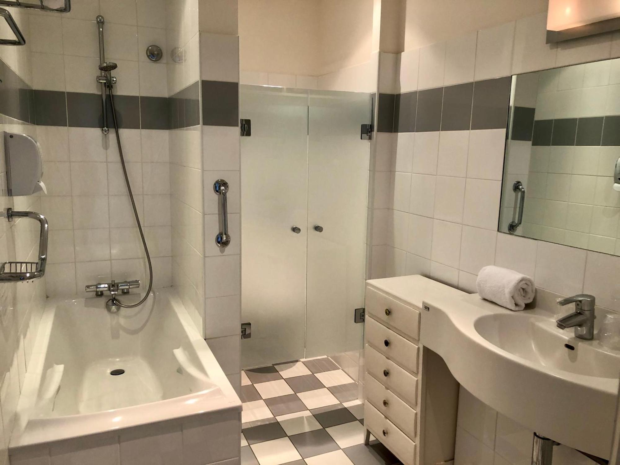 Double or Twin Room Sea View