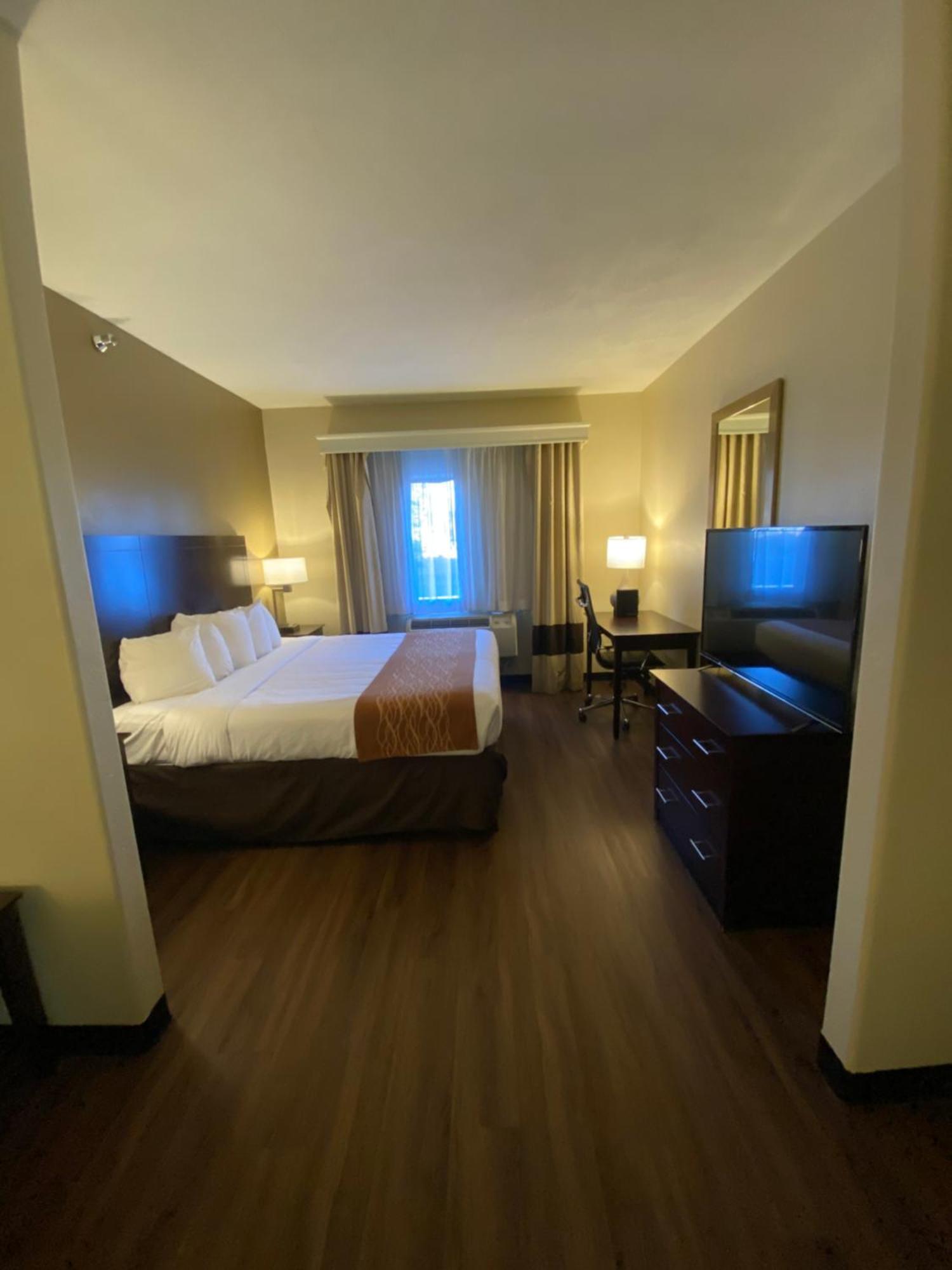 Queen Room Accessible or Nonsmoking