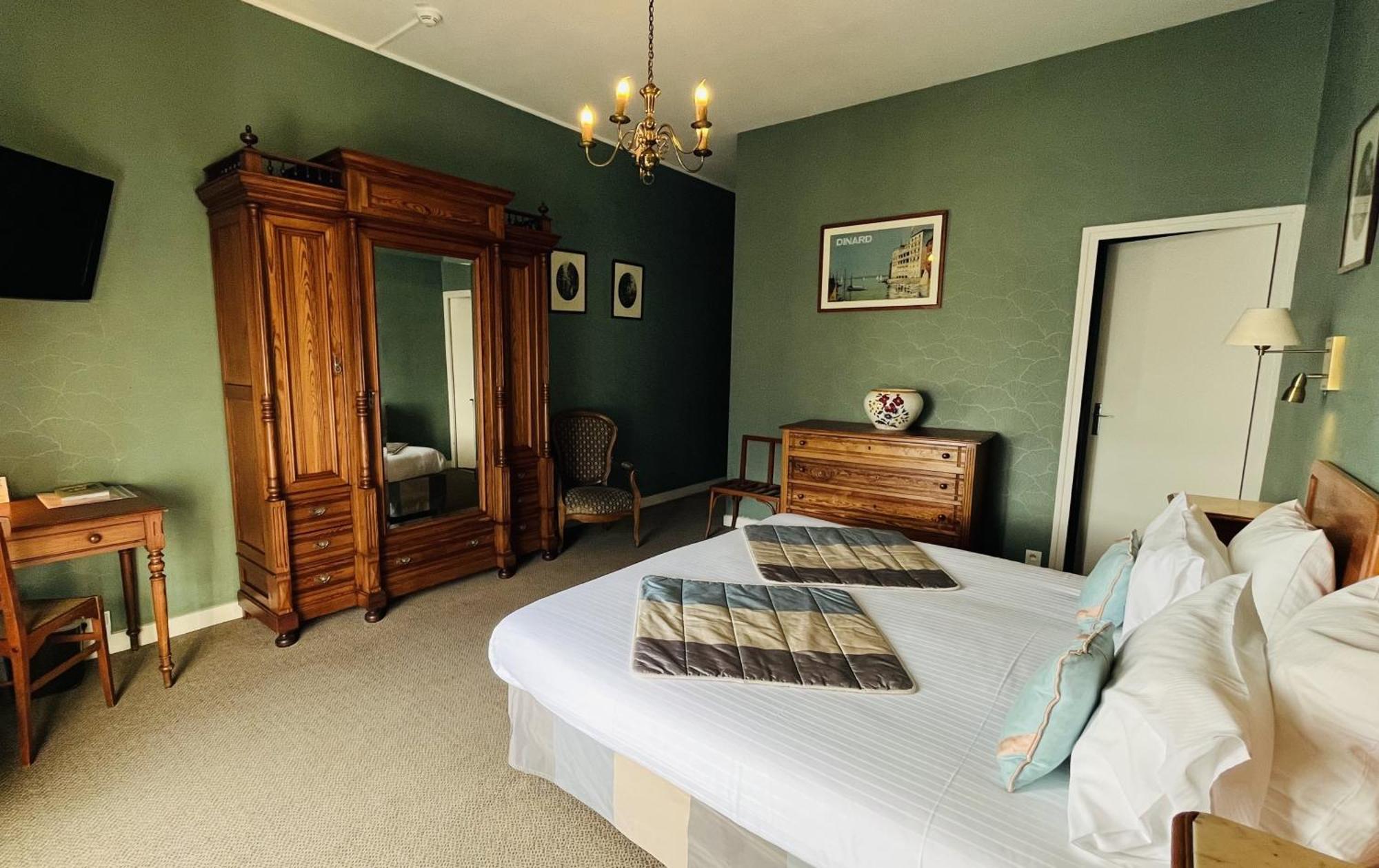 Double or Twin Room Sea View