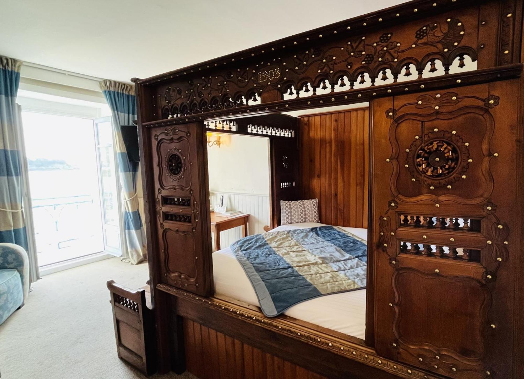 Double or Twin Room Sea View