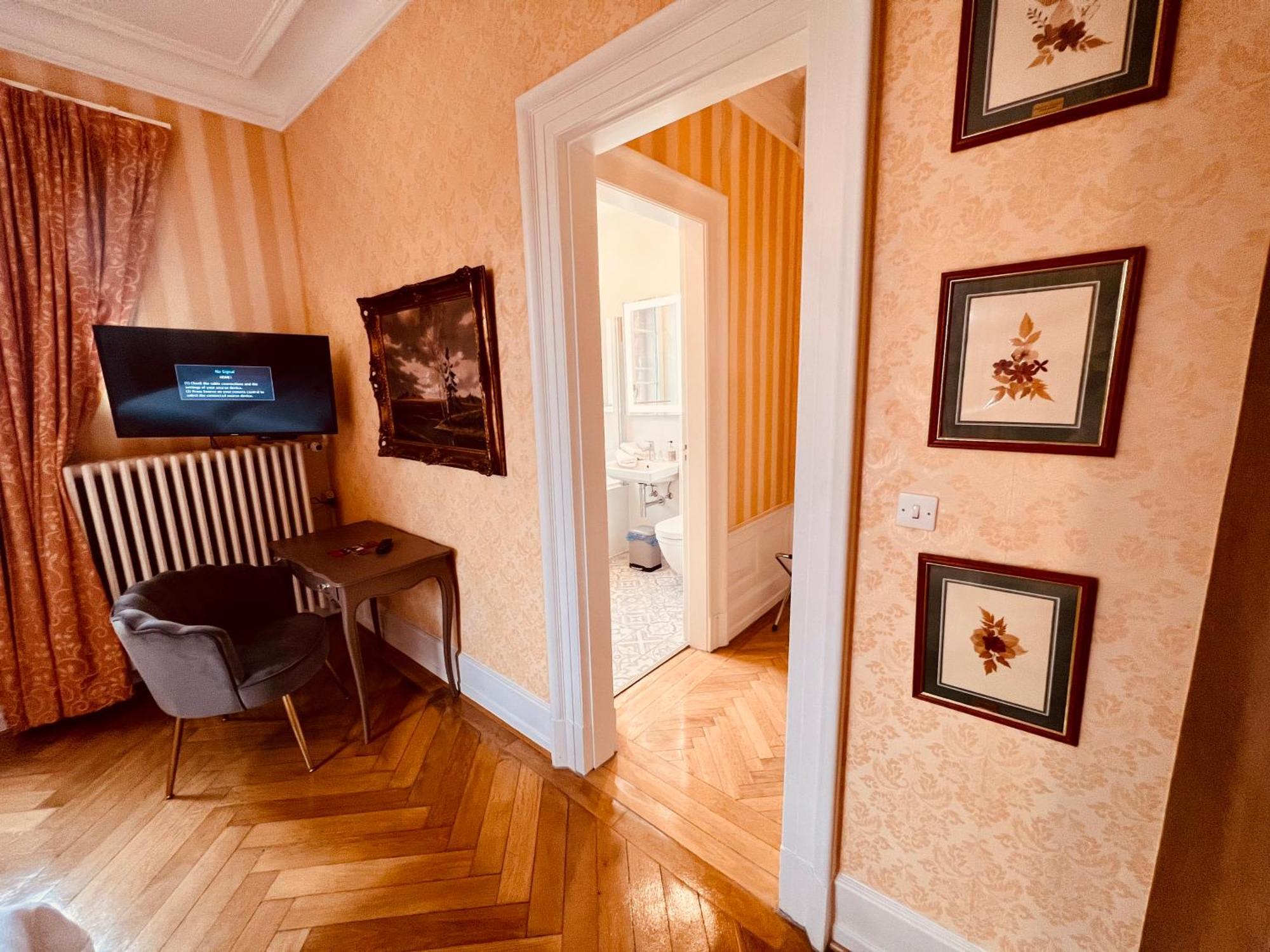 Superior Romantic Double or Twin Room