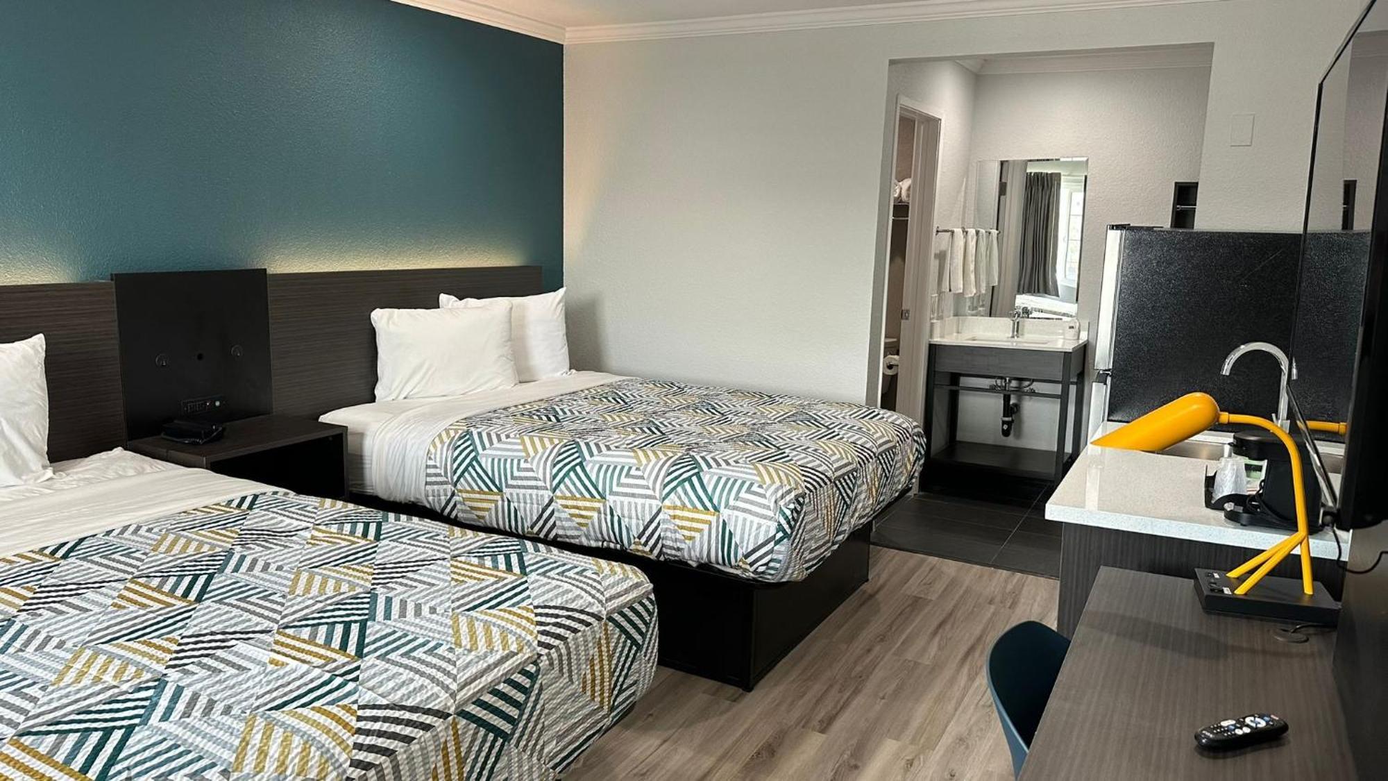 Deluxe Queen Room Two Queen Beds Non-Smoking