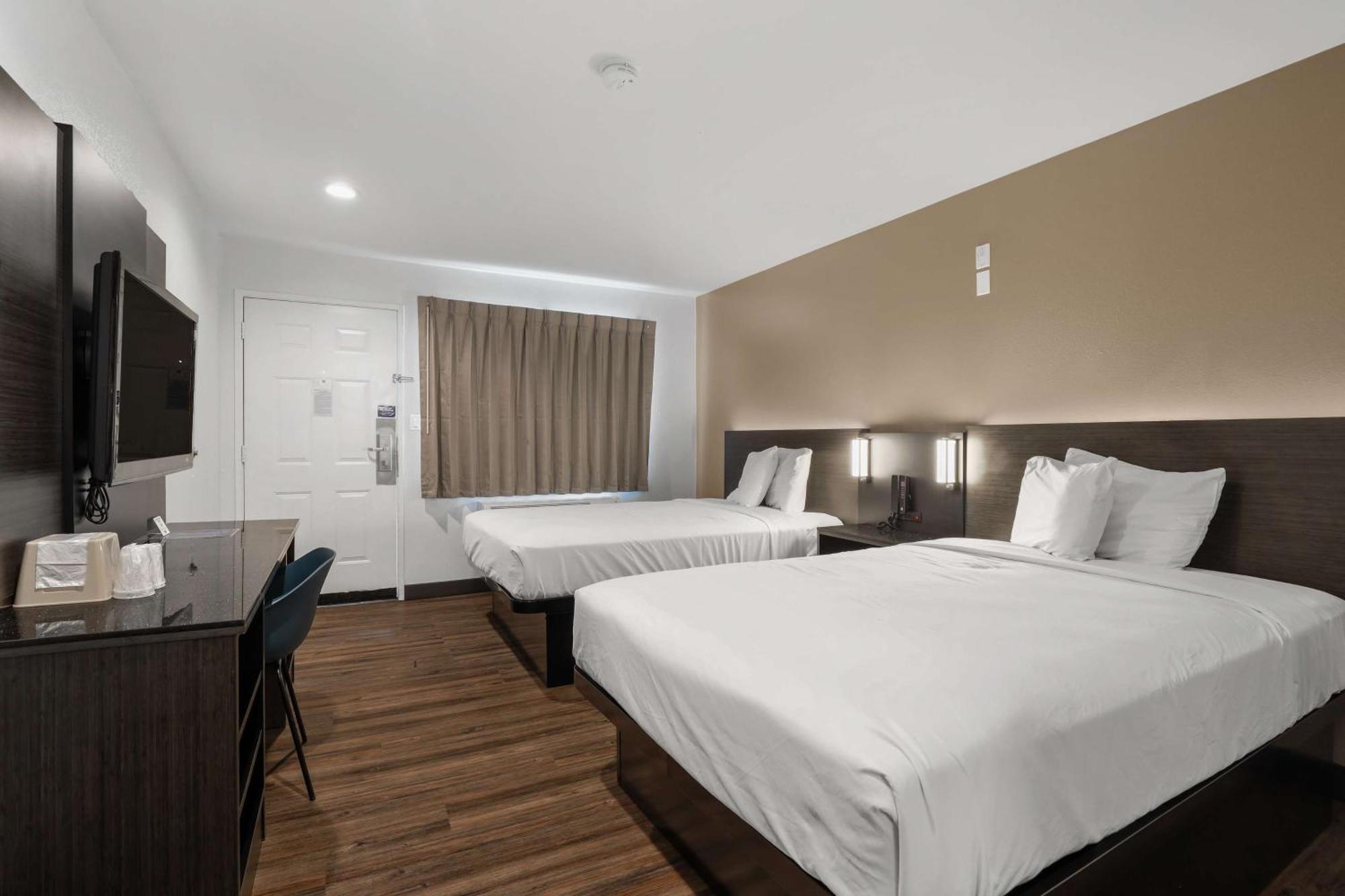 Quadruple Room Disability Access Roll Shower