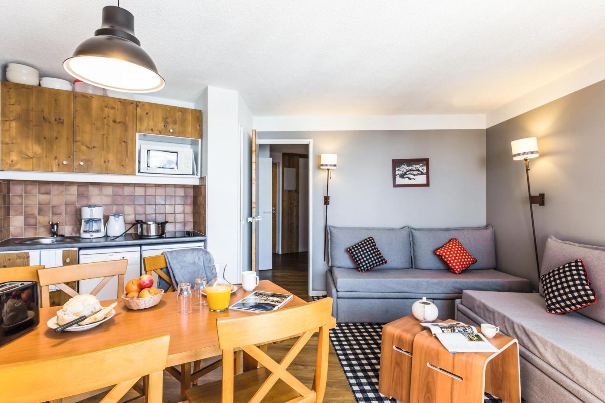 One-Bedroom Apartment Sleeping Alcove