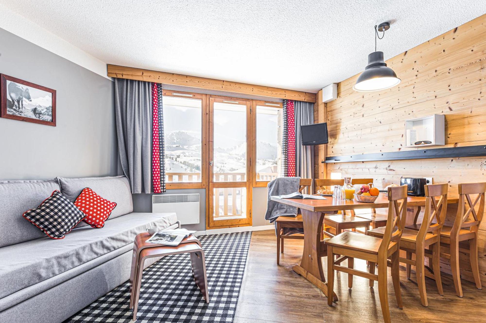 One-Bedroom Apartment Sleeping Alcove