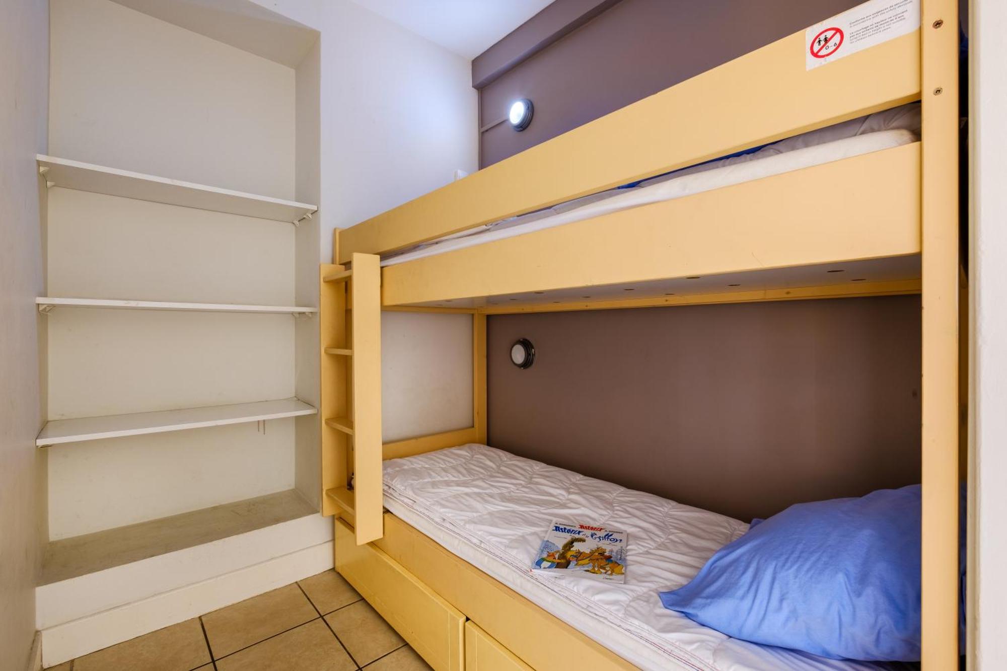 One-Bedroom Apartment Sleeping Alcove Air Conditioning,1540624465:JPEG