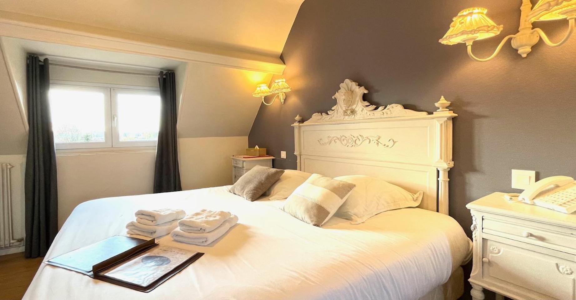 Romantic Superior Double Room Bath
