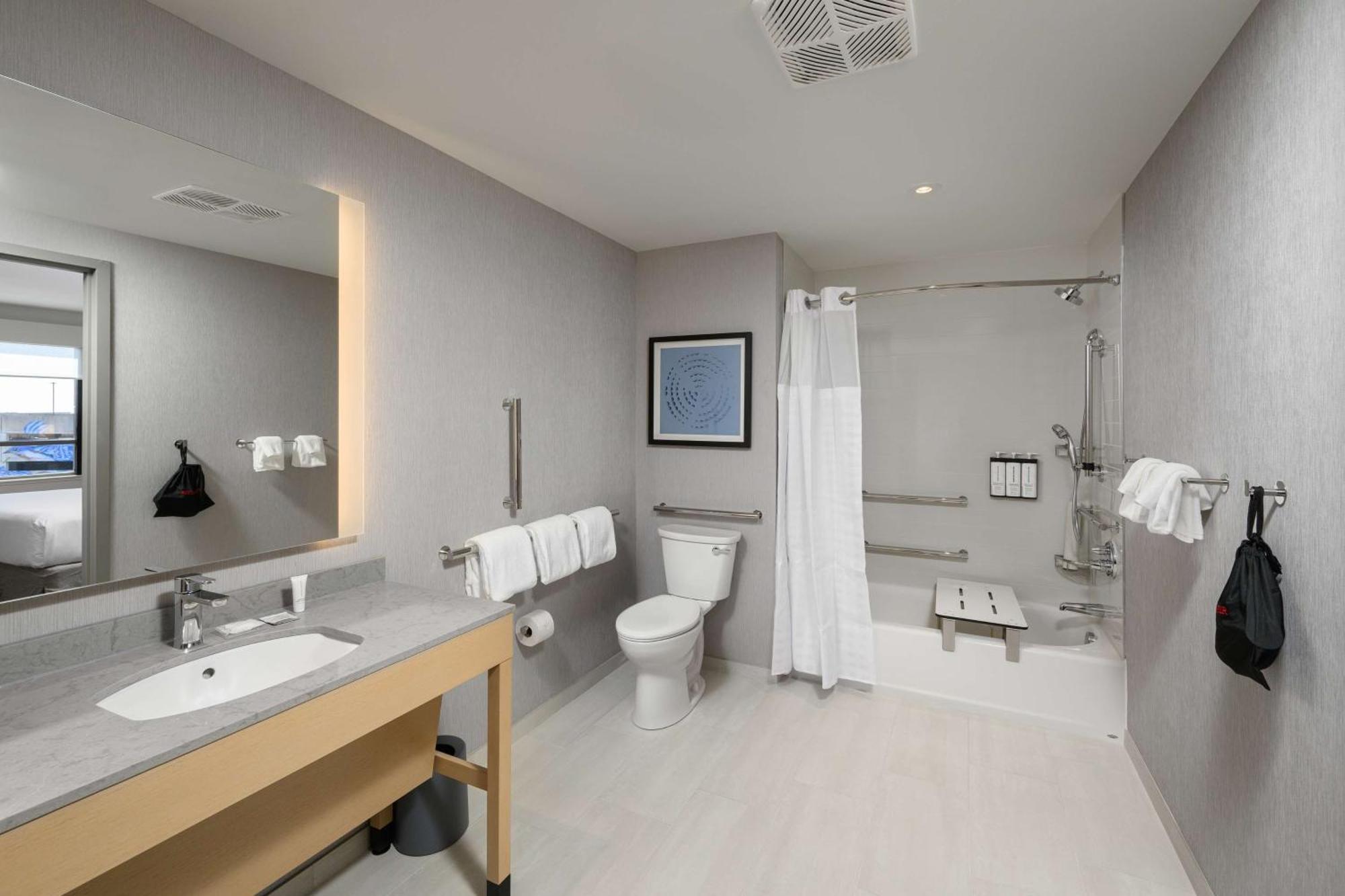 Queen Room Two Queen Beds Accessible Tub