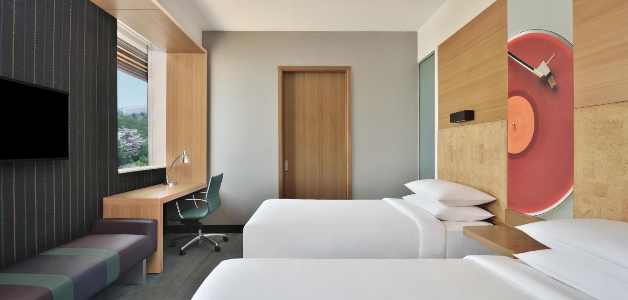 Guest room 2 Twin or Single Beds City view