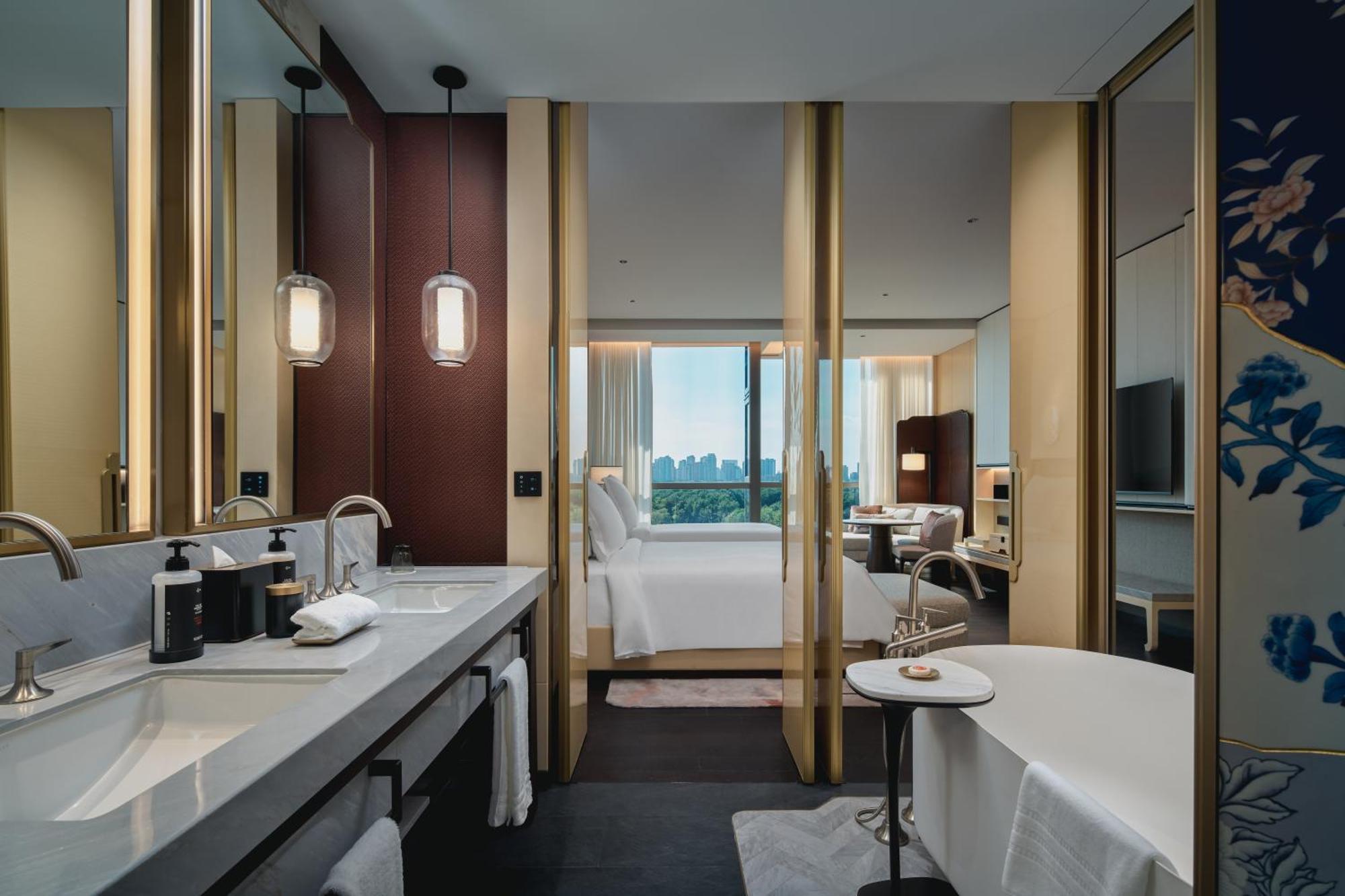Deluxe Lake View Room Twin