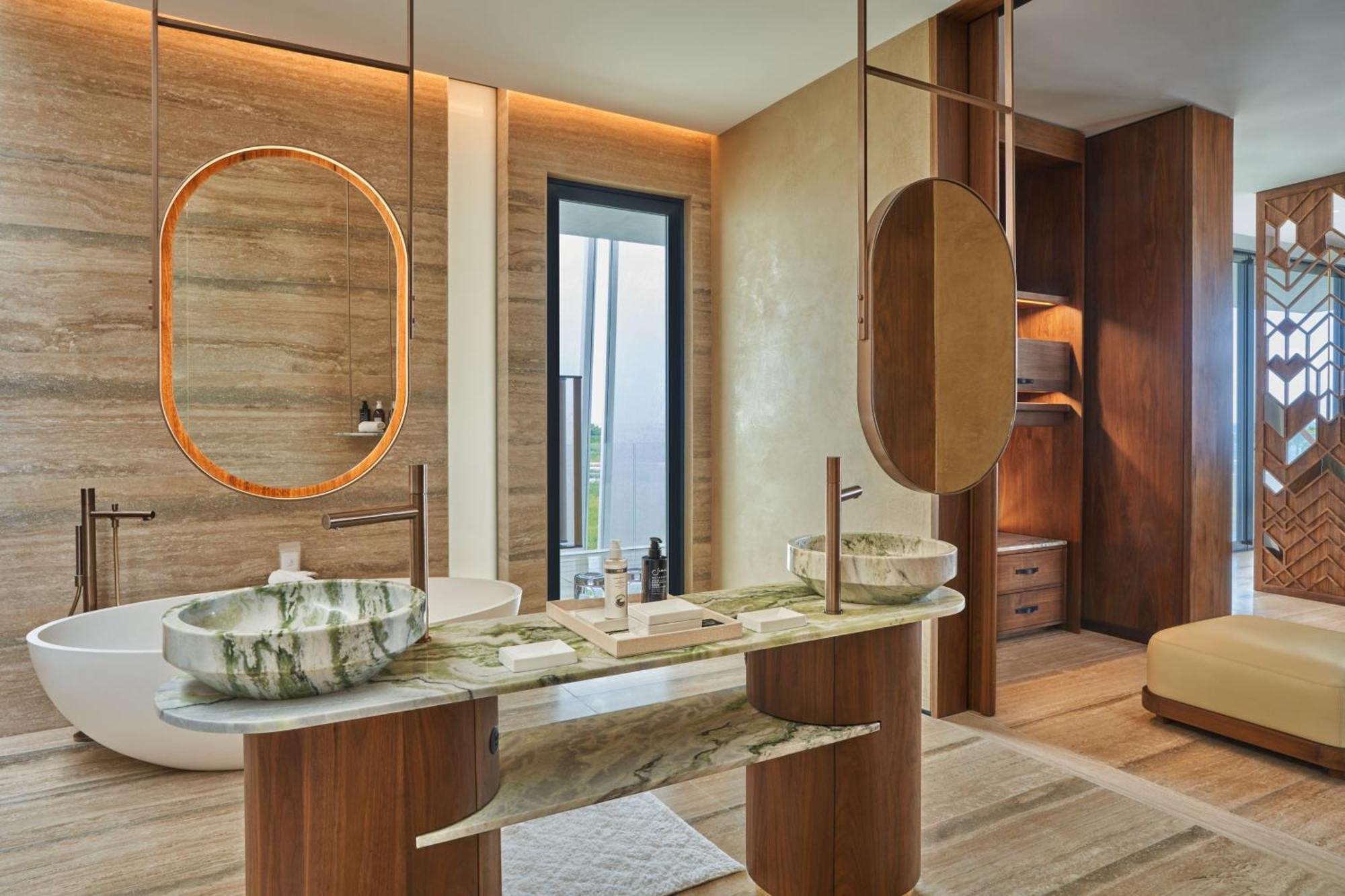 Caroline Astor Corner King Suite Ocean View