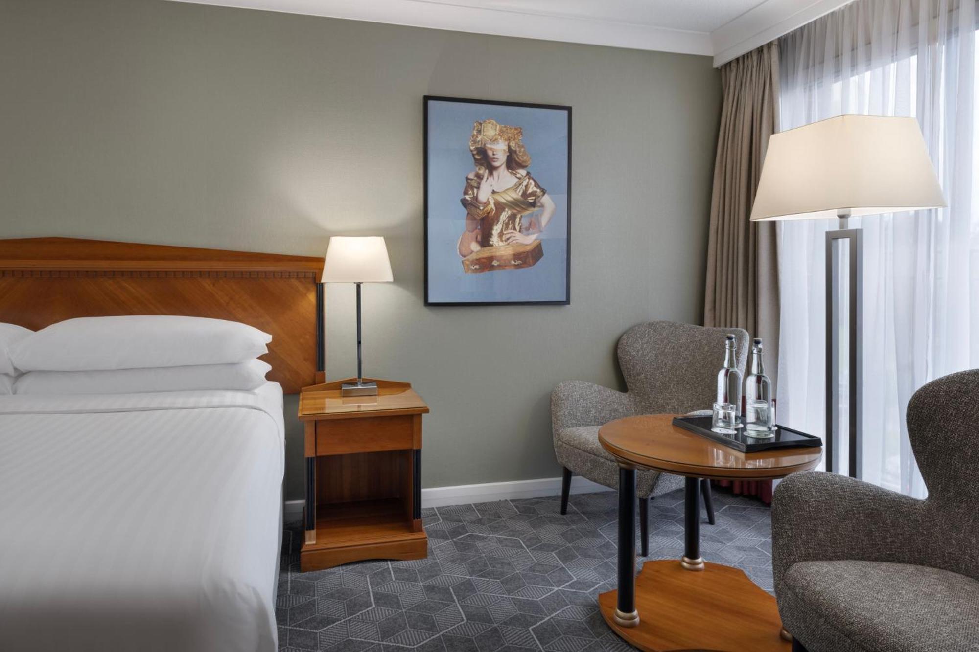 Presidential One-Bedroom Suite Executive Lounge Access