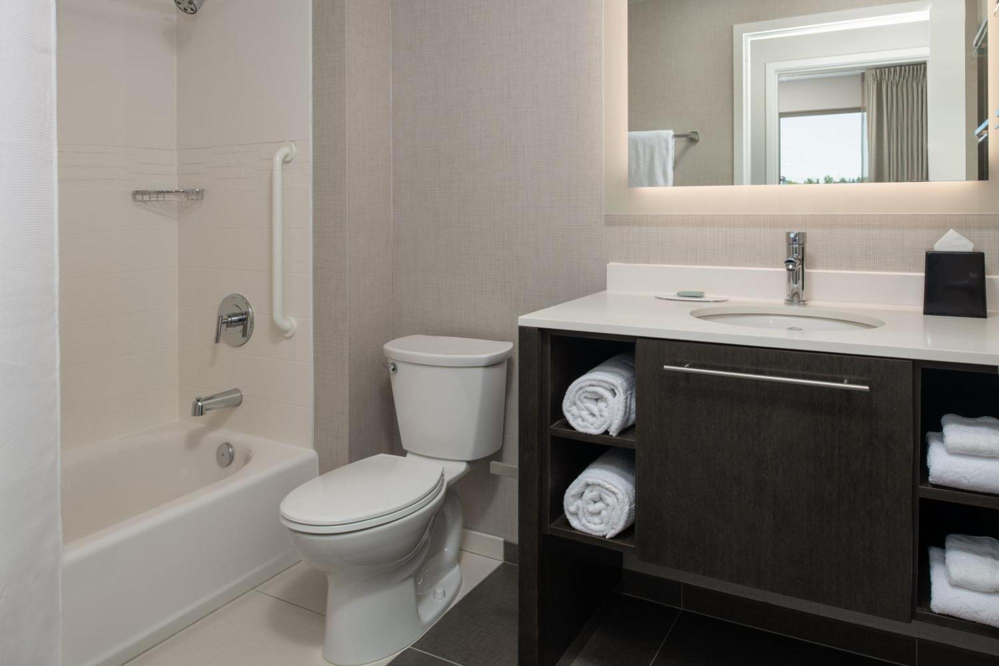One-Bedroom King Suite,1541163403:JPEG
