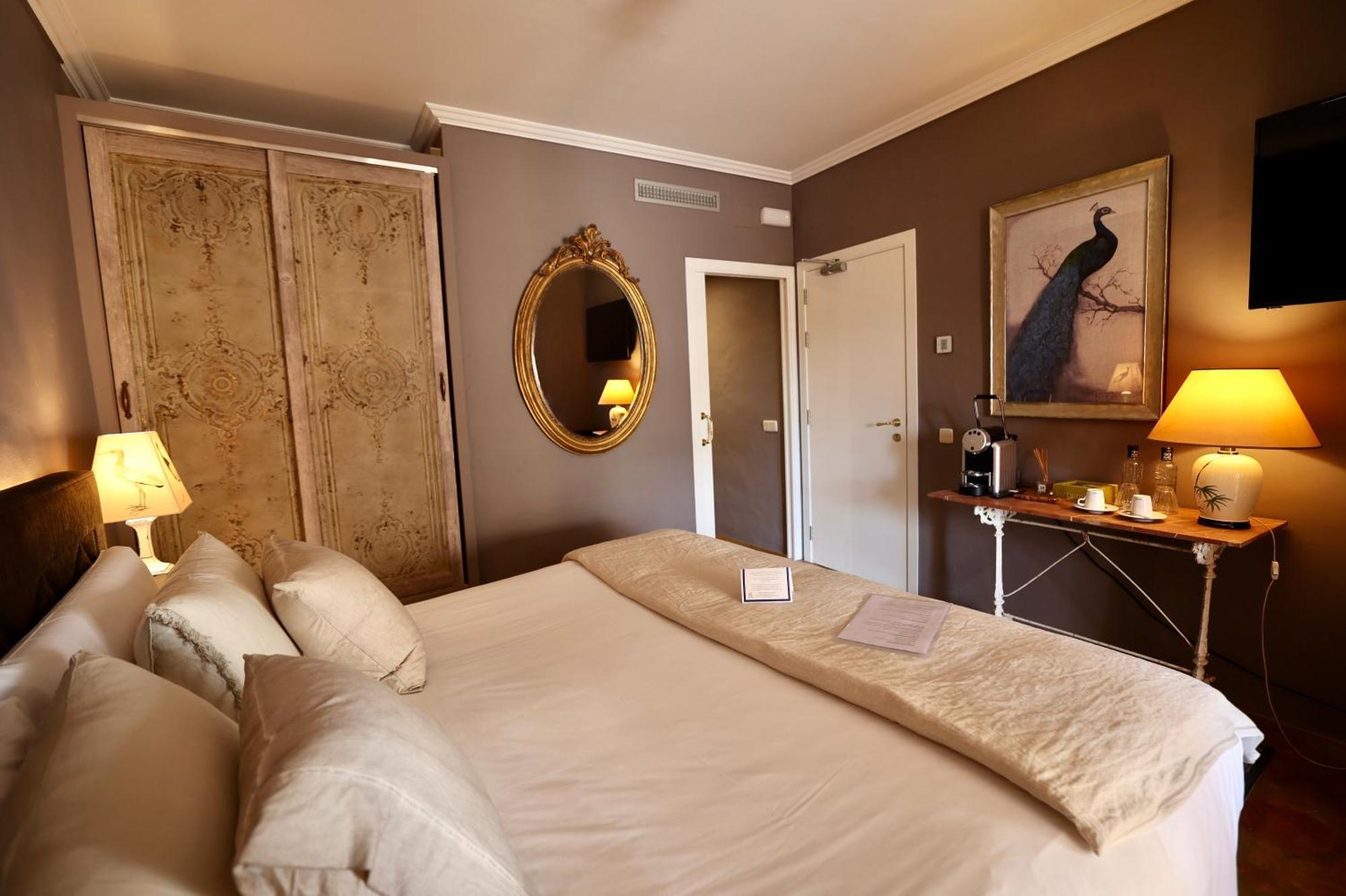 Deluxe Suite Spa Bath