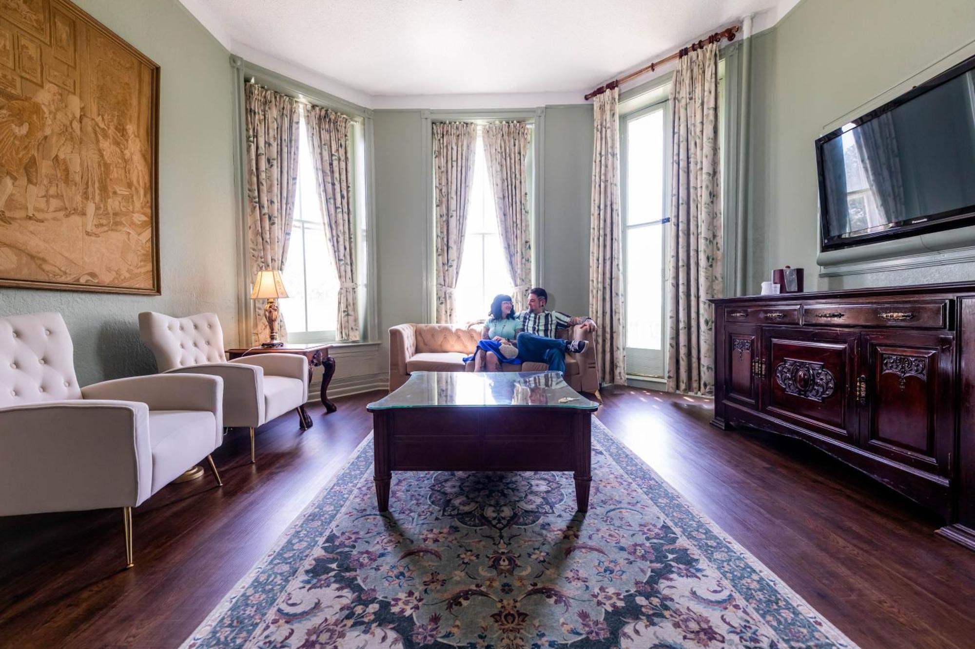 Deluxe King Suite