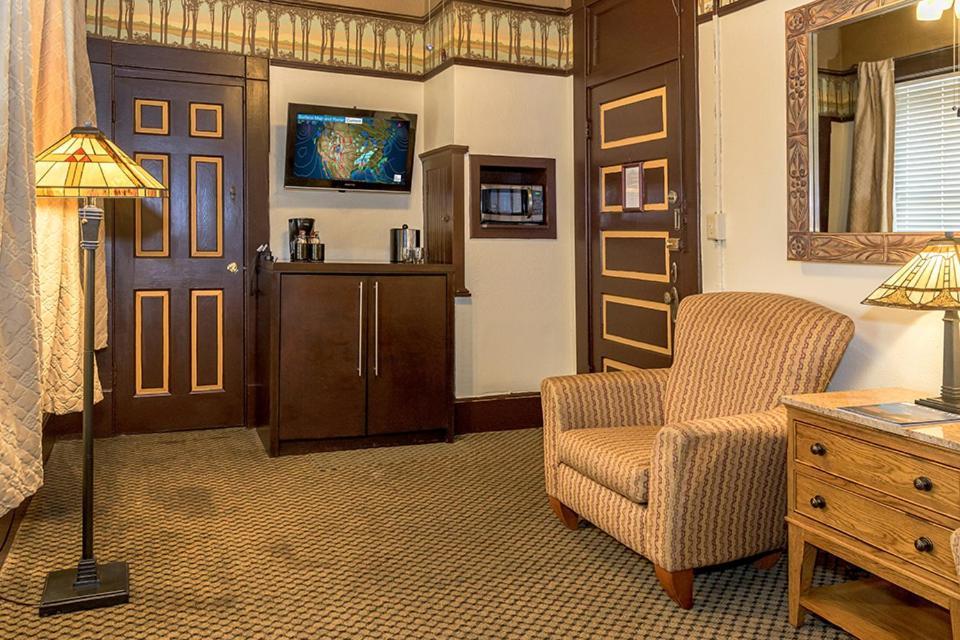 Deluxe Suite Spa Bath