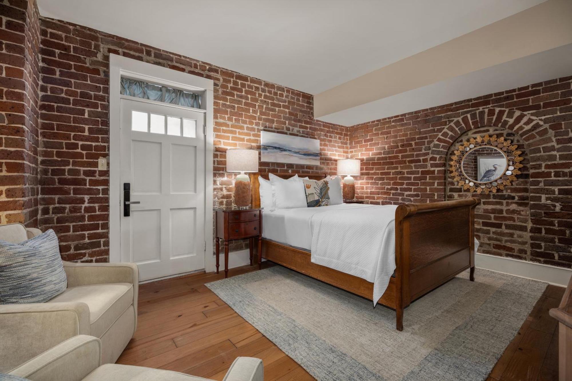 Queen Room Eli Whitney Room