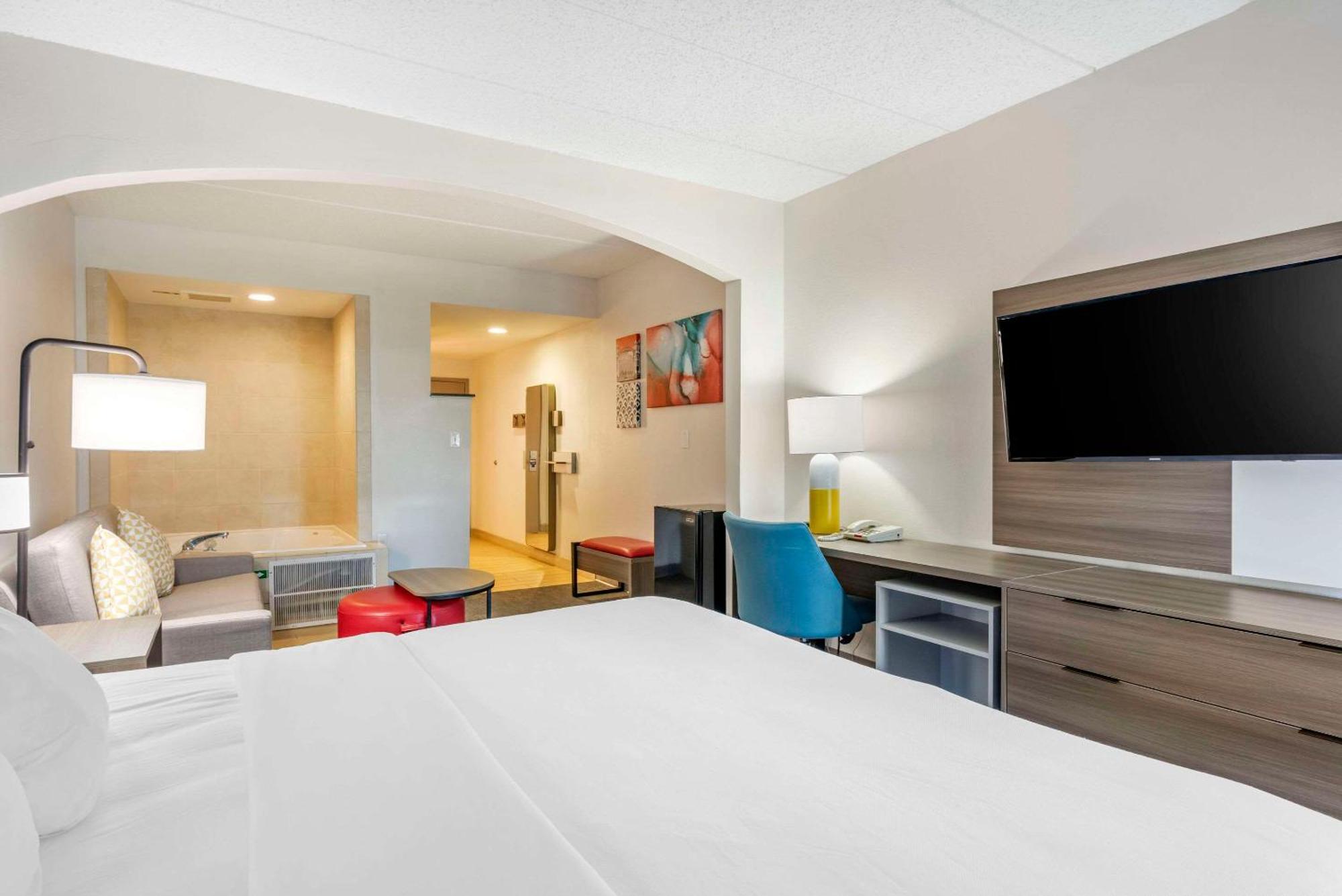 King Suite Whirlpool Non-Smoking