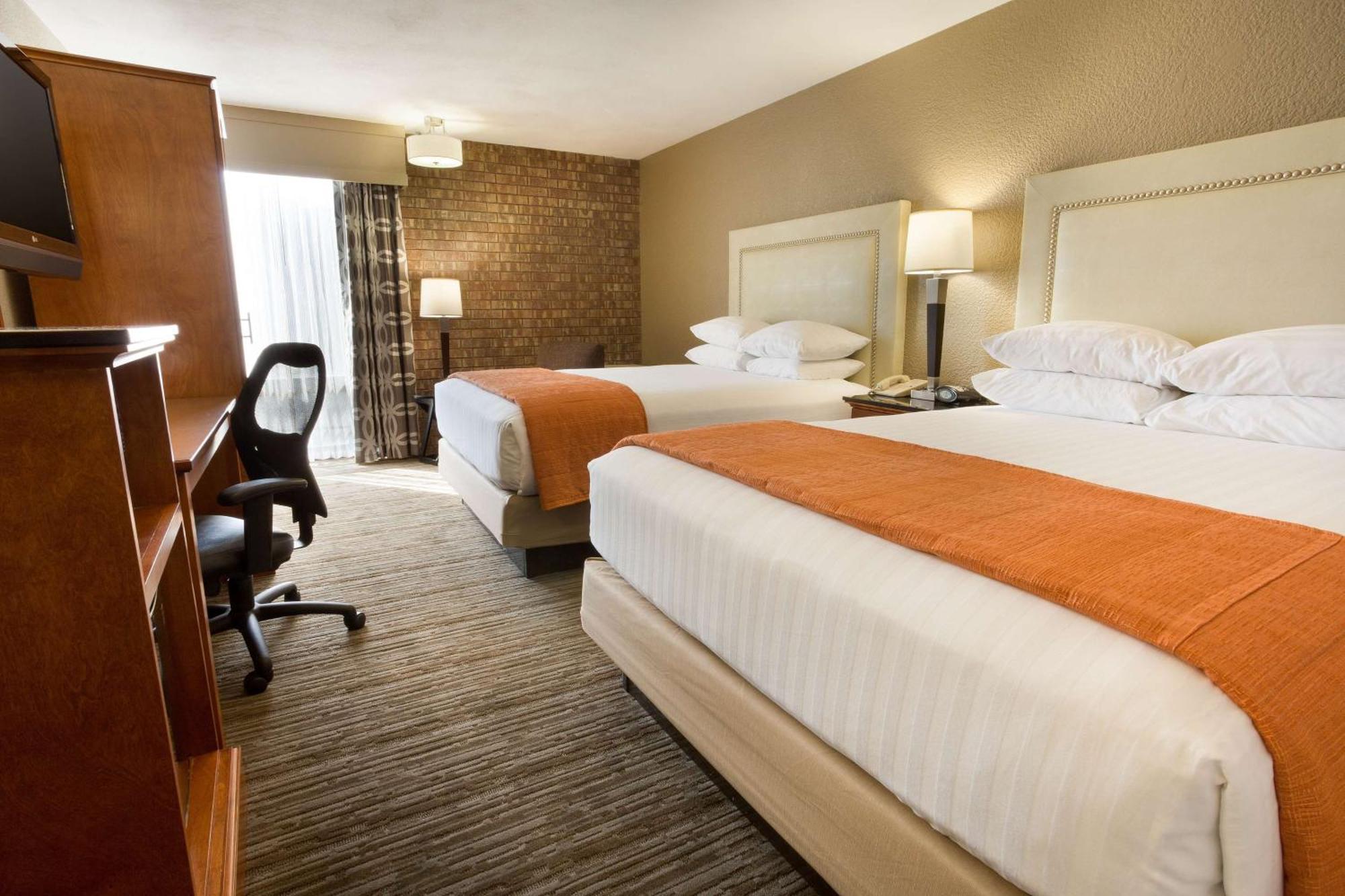 Deluxe Queen Room with Two Queen Beds