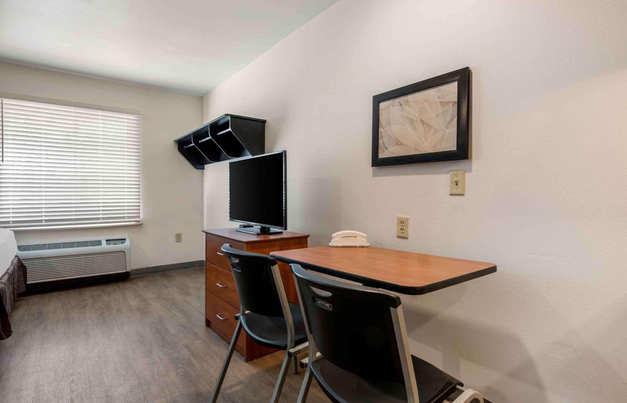 Standard Queen Room