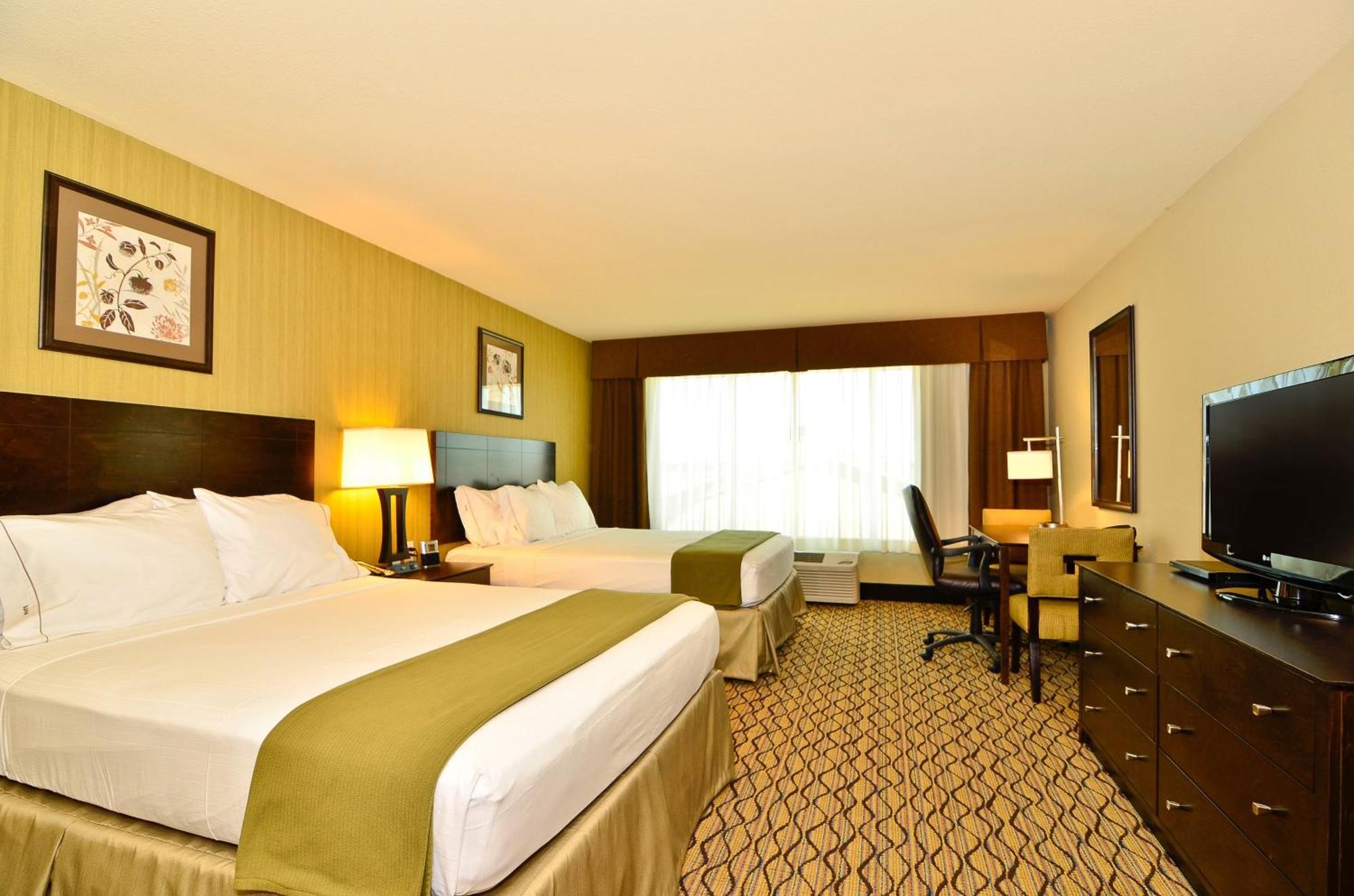 Standard Queen Room with Two Queen Beds