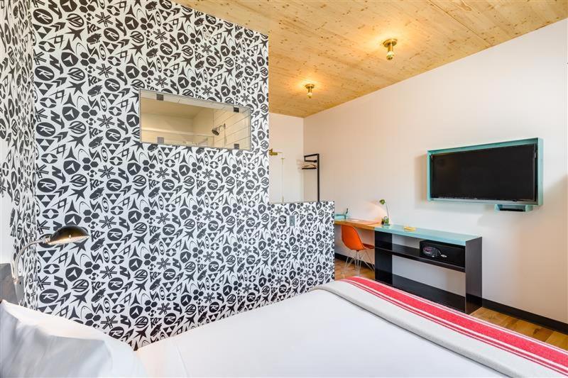 Standard Queen Room