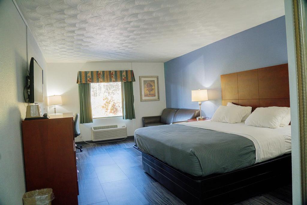 Deluxe King Room