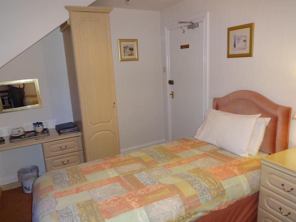Single Room with Private External Bathroom