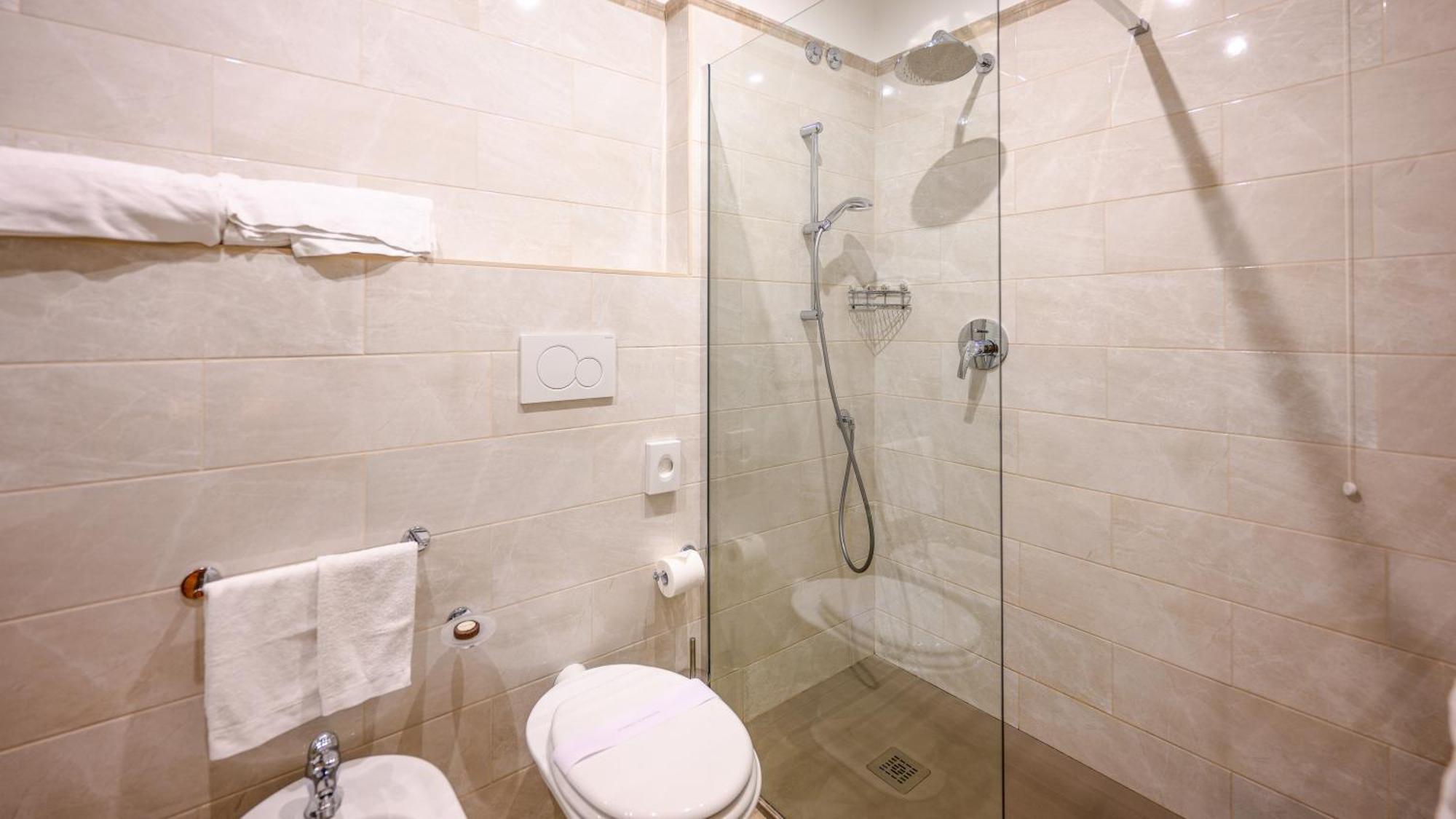 Junior Suite,1543016569:JPEG