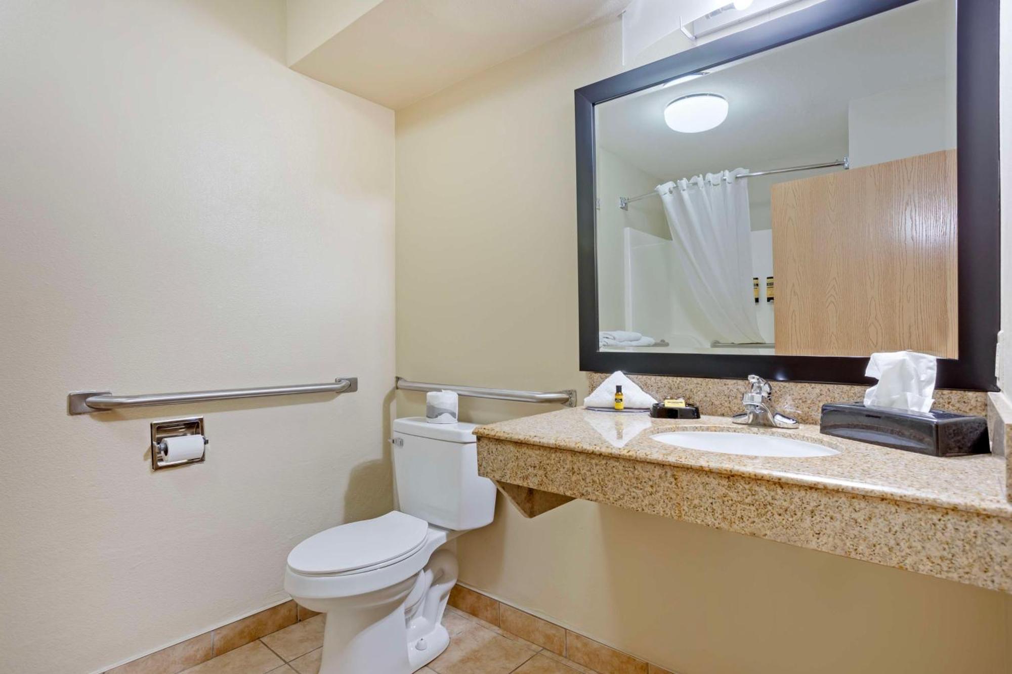 Queen Room with Two Queen Beds and Bath Tub - Disability Access/Non-Smoking