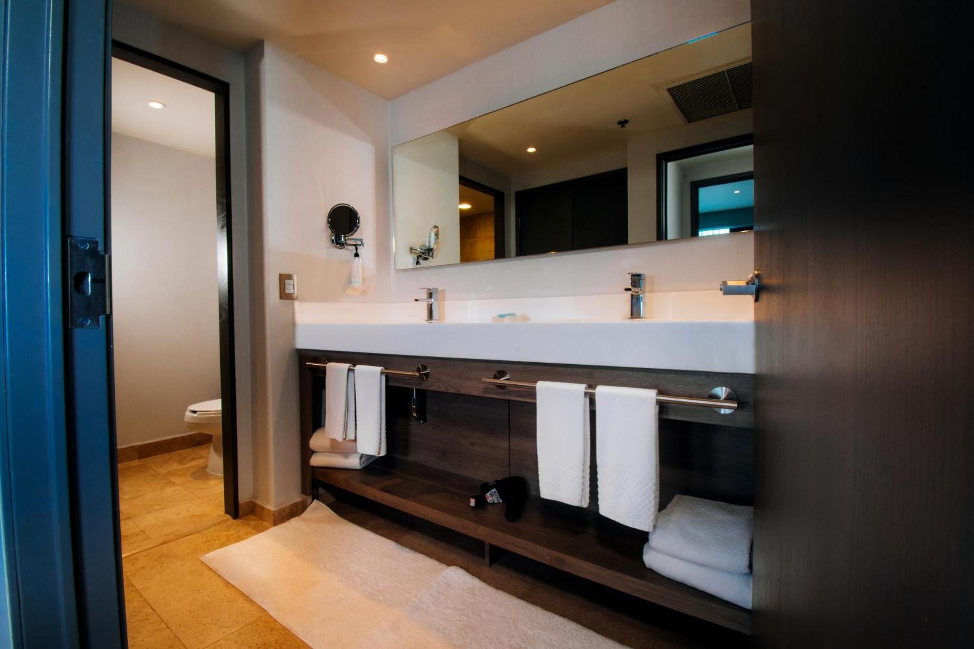 One-Bedroom King Suite,1543370548:JPEG