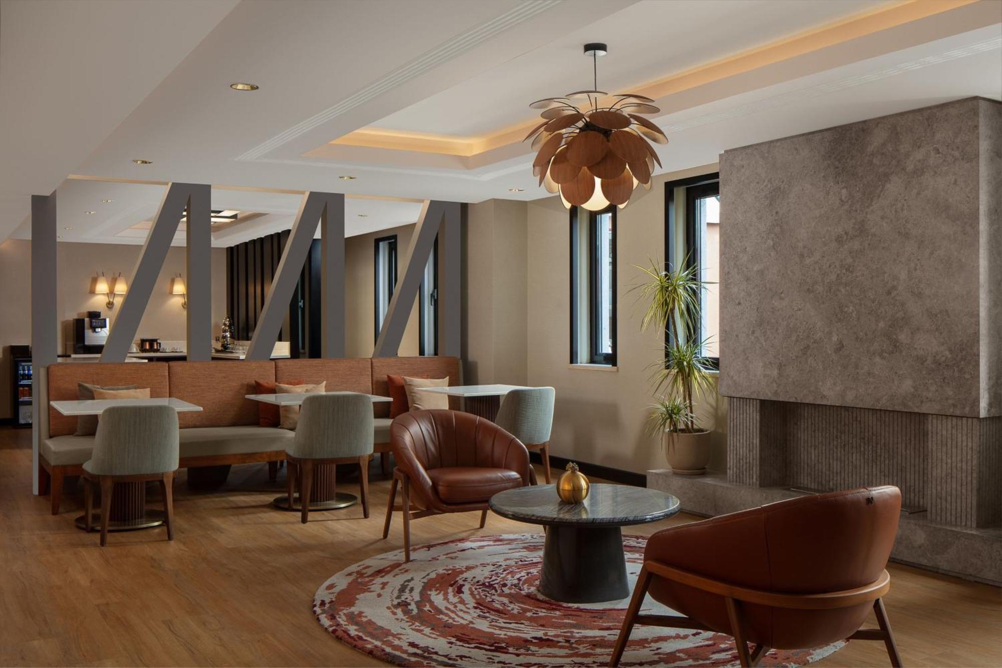 Executive King Room Lounge Access