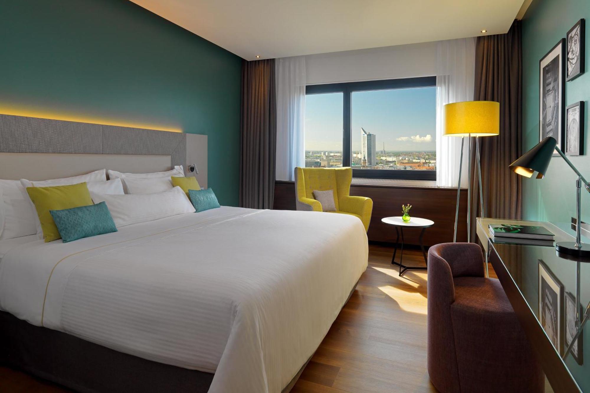 Grand Deluxe, Guest room, 1 King, City view, High floor